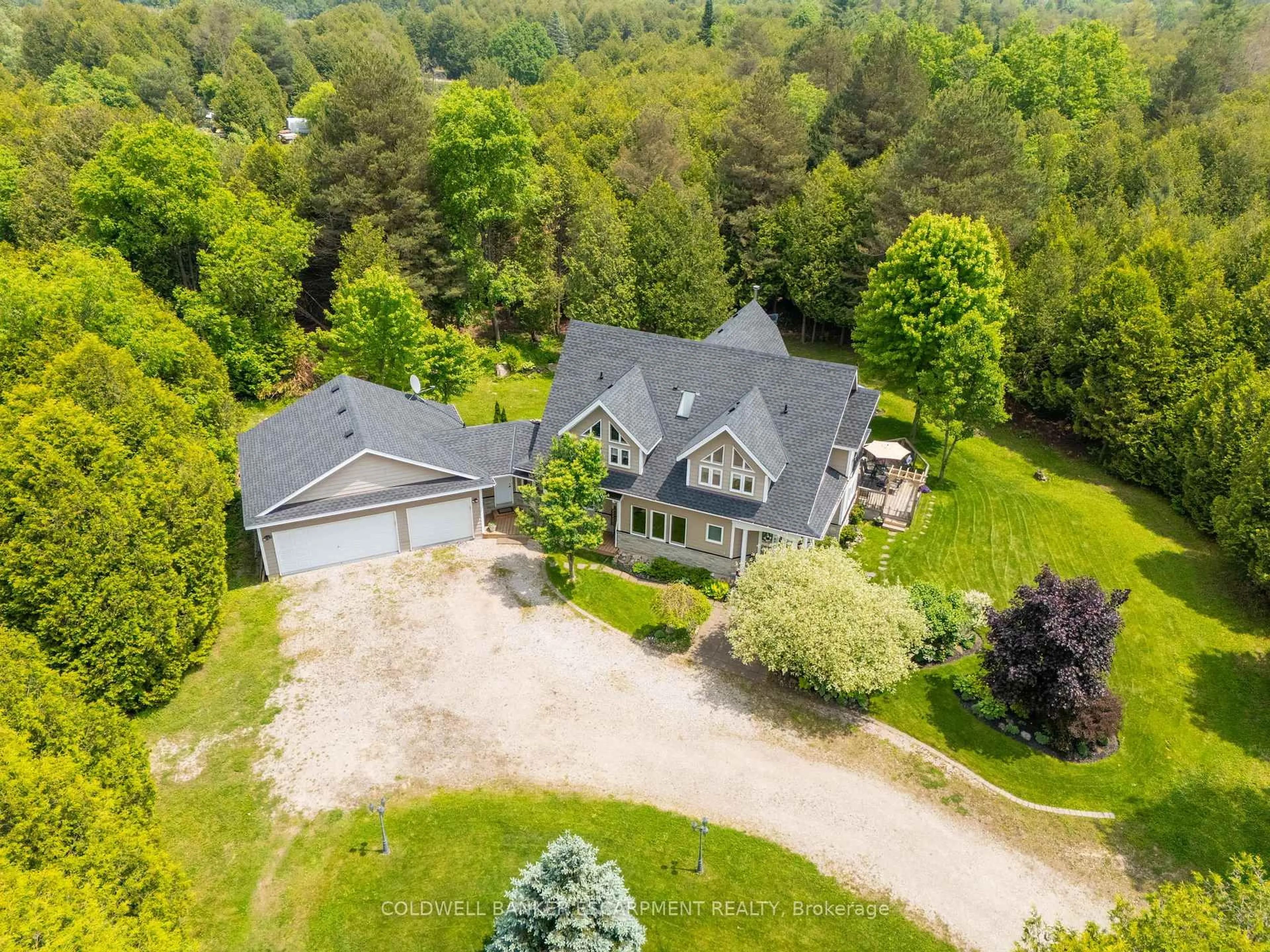 A pic from outside/outdoor area/front of a property/back of a property/a pic from drone, unknown for 13601 Guelph Line, Milton Ontario N0B 2K0