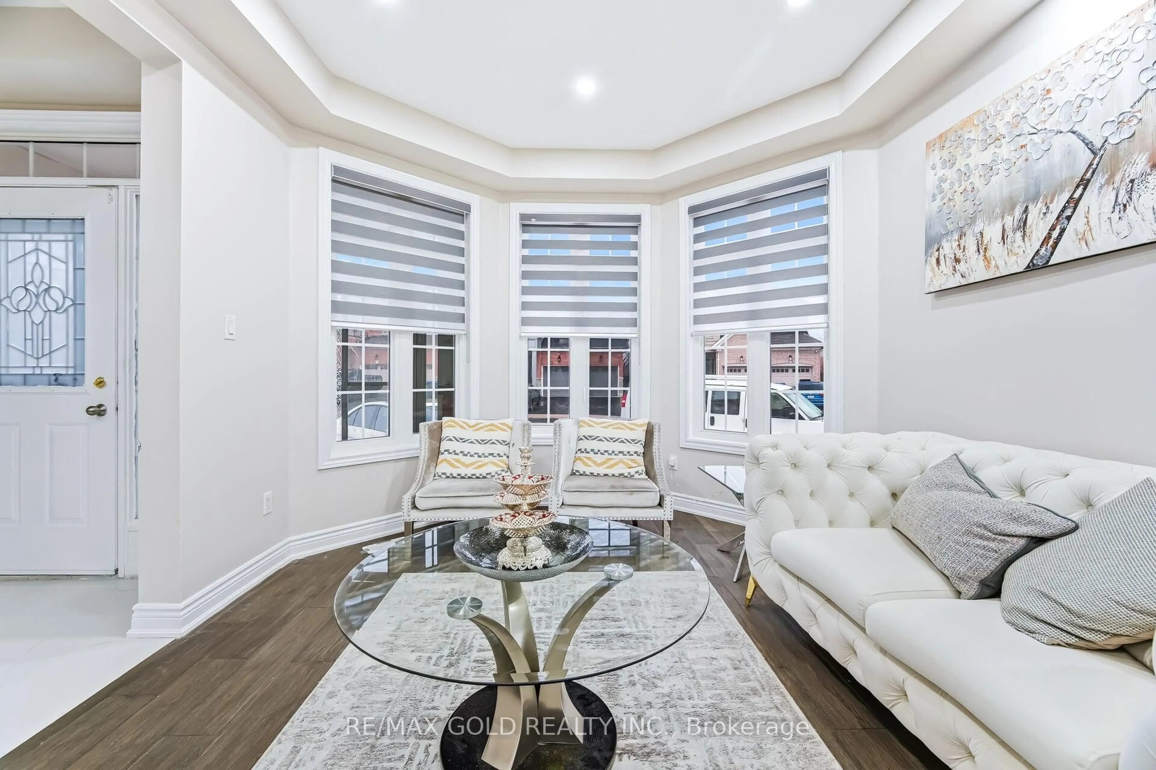 Living room with furniture, unknown for 29 Laurentide Cres, Brampton Ontario L6P 1Y3