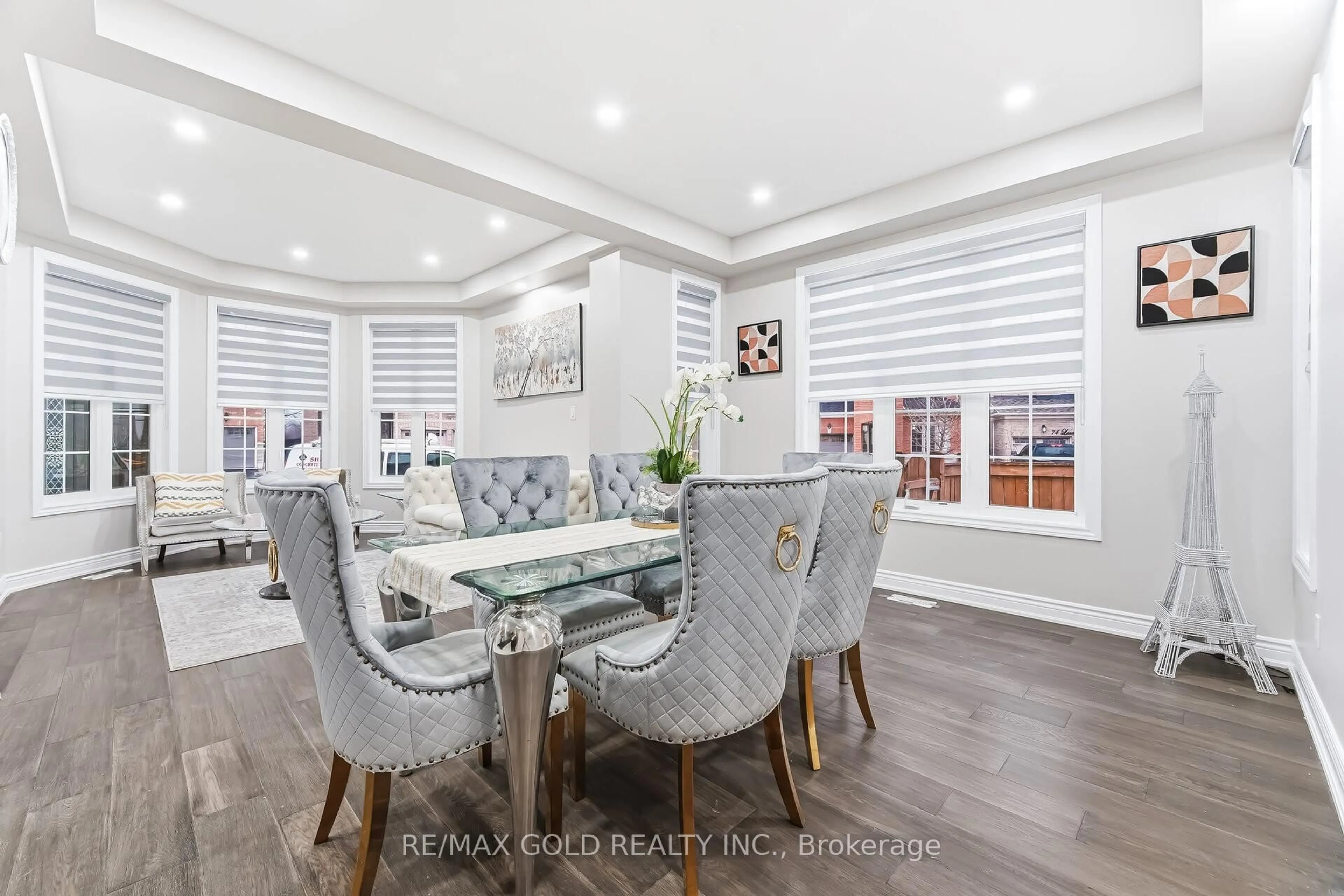 Dining room, unknown for 29 Laurentide Cres, Brampton Ontario L6P 1Y3