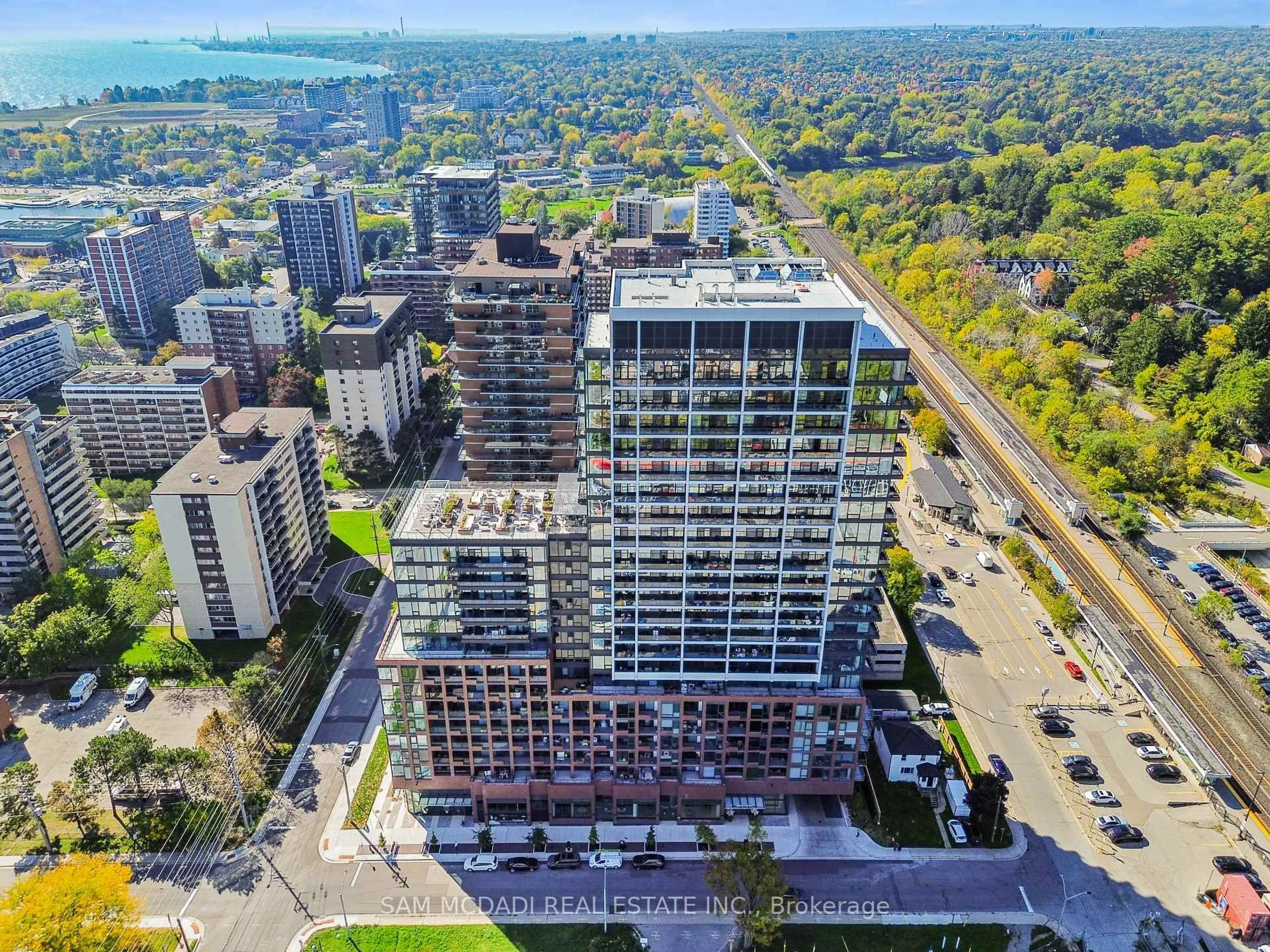 A pic from outside/outdoor area/front of a property/back of a property/a pic from drone, city buildings view from balcony for 28 Ann St #813, Mississauga Ontario L5G 0E1