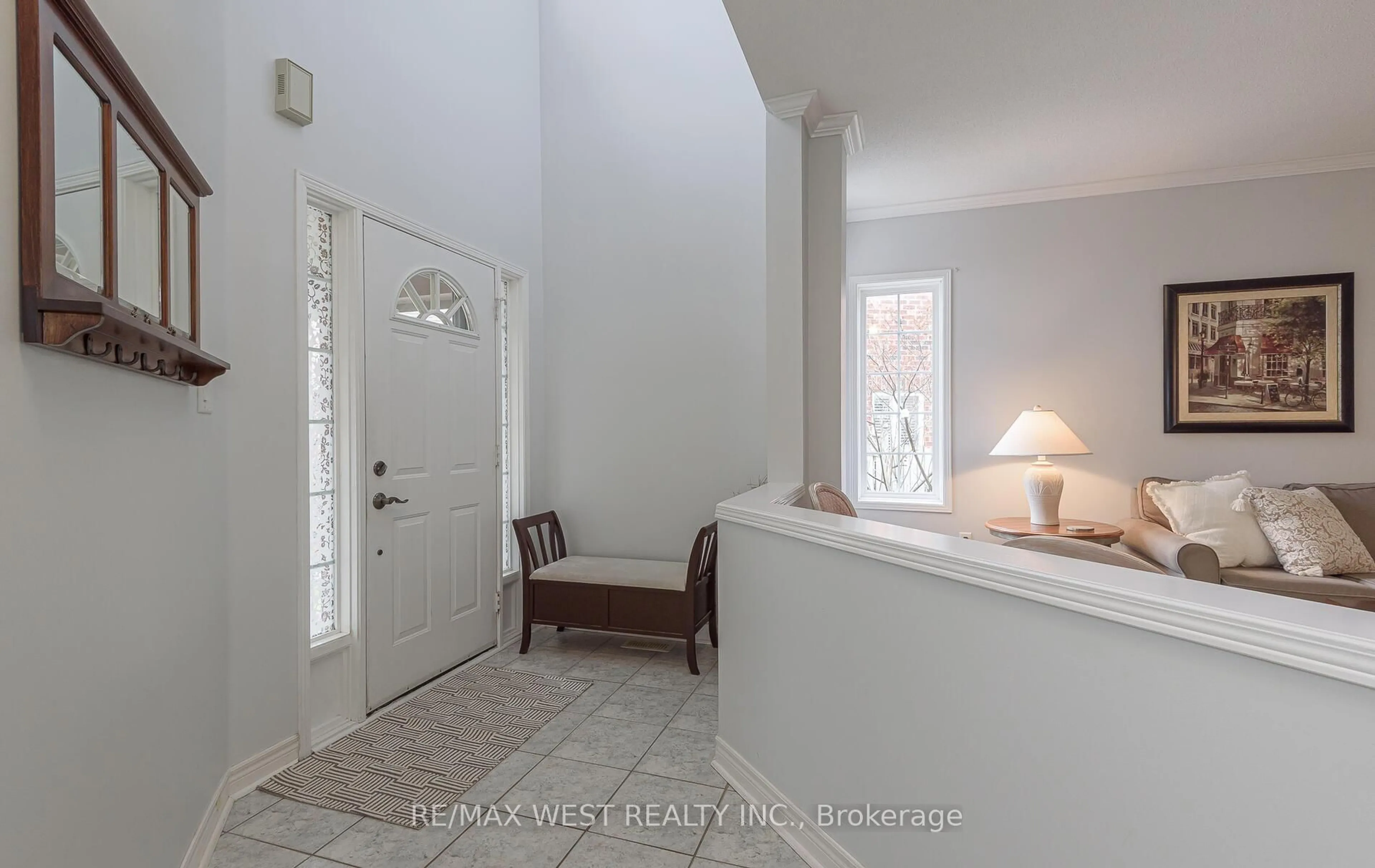 Indoor entryway for 15 Virginia Dr, Brampton Ontario L7A 2E6