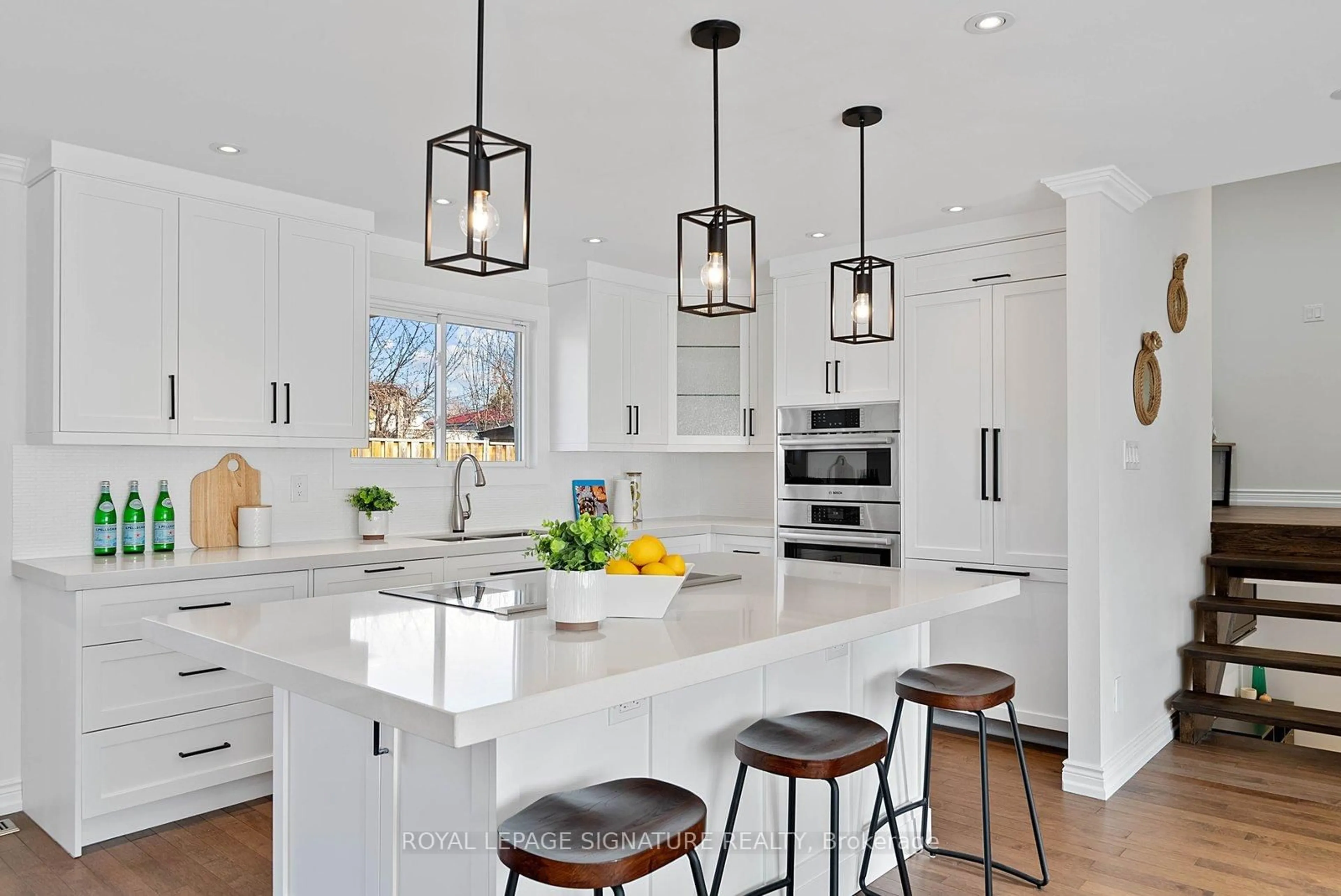 Contemporary kitchen, unknown for 424 Lara Woods, Mississauga Ontario L5A 3B1