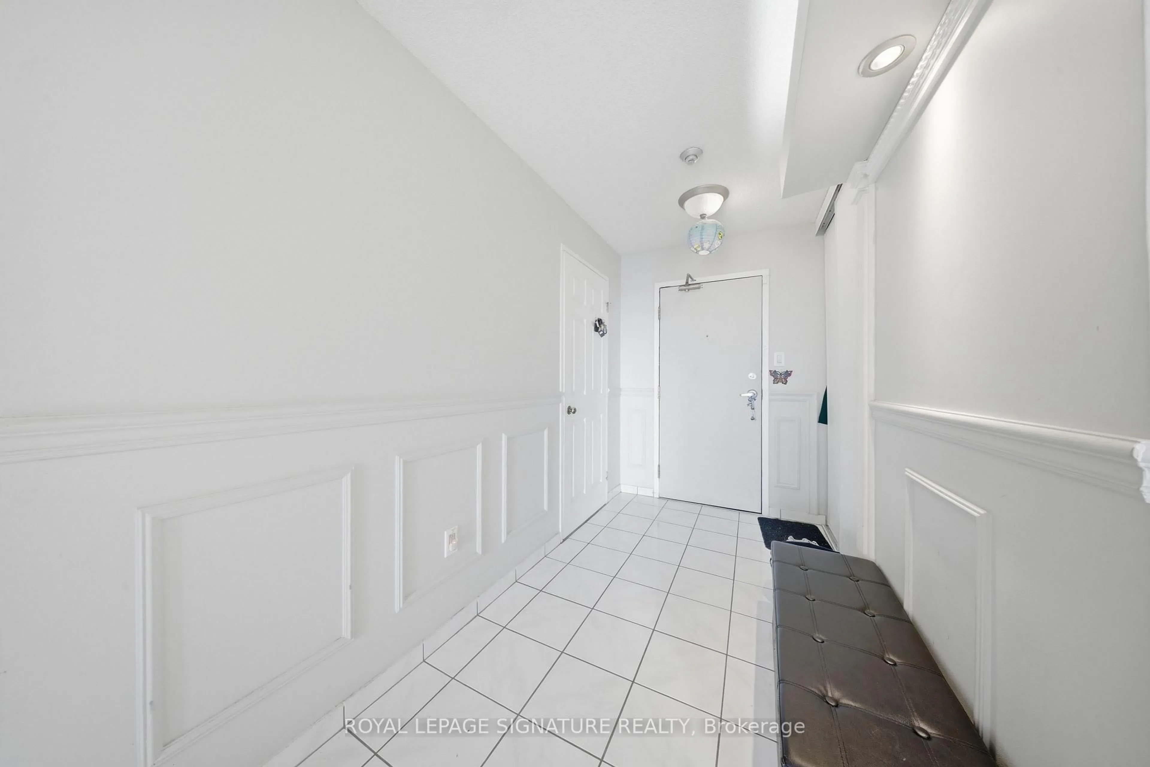 Indoor foyer for 3 Rowntree Rd #1906, Toronto Ontario M9V 5G8