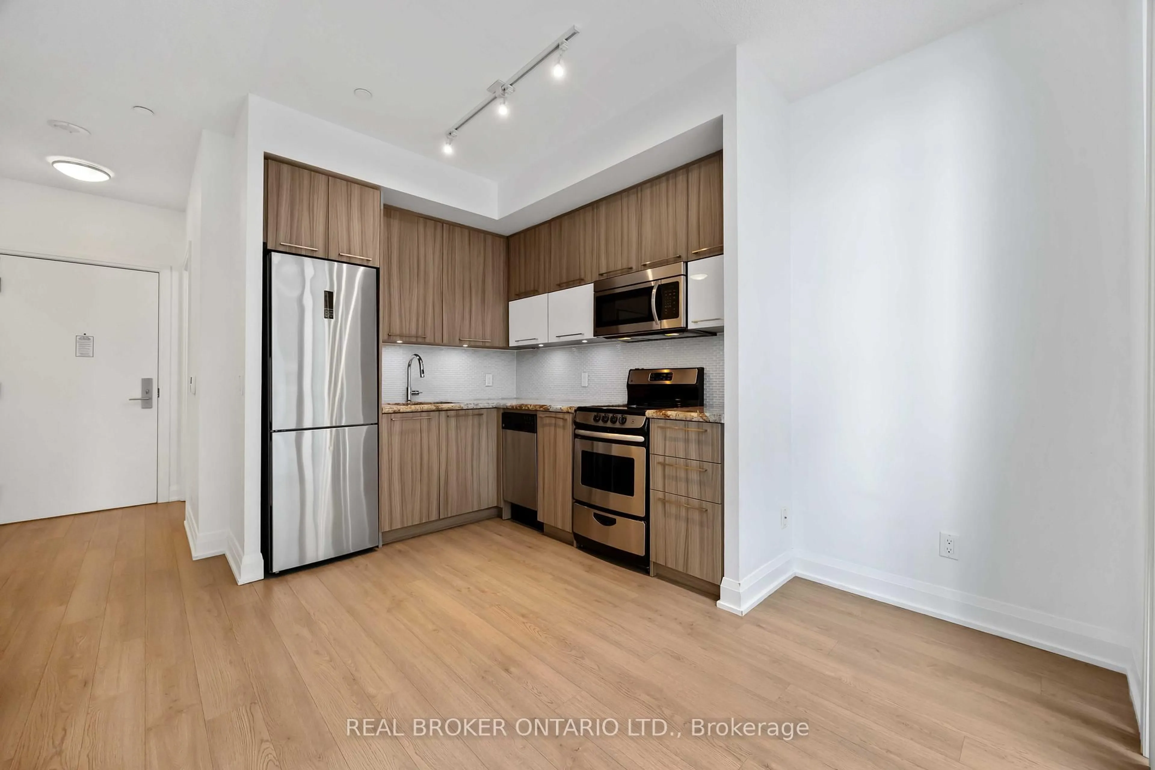 Standard kitchen, wood/laminate floor for 56 Annie Craig Dr #302, Toronto Ontario M8V 0C5