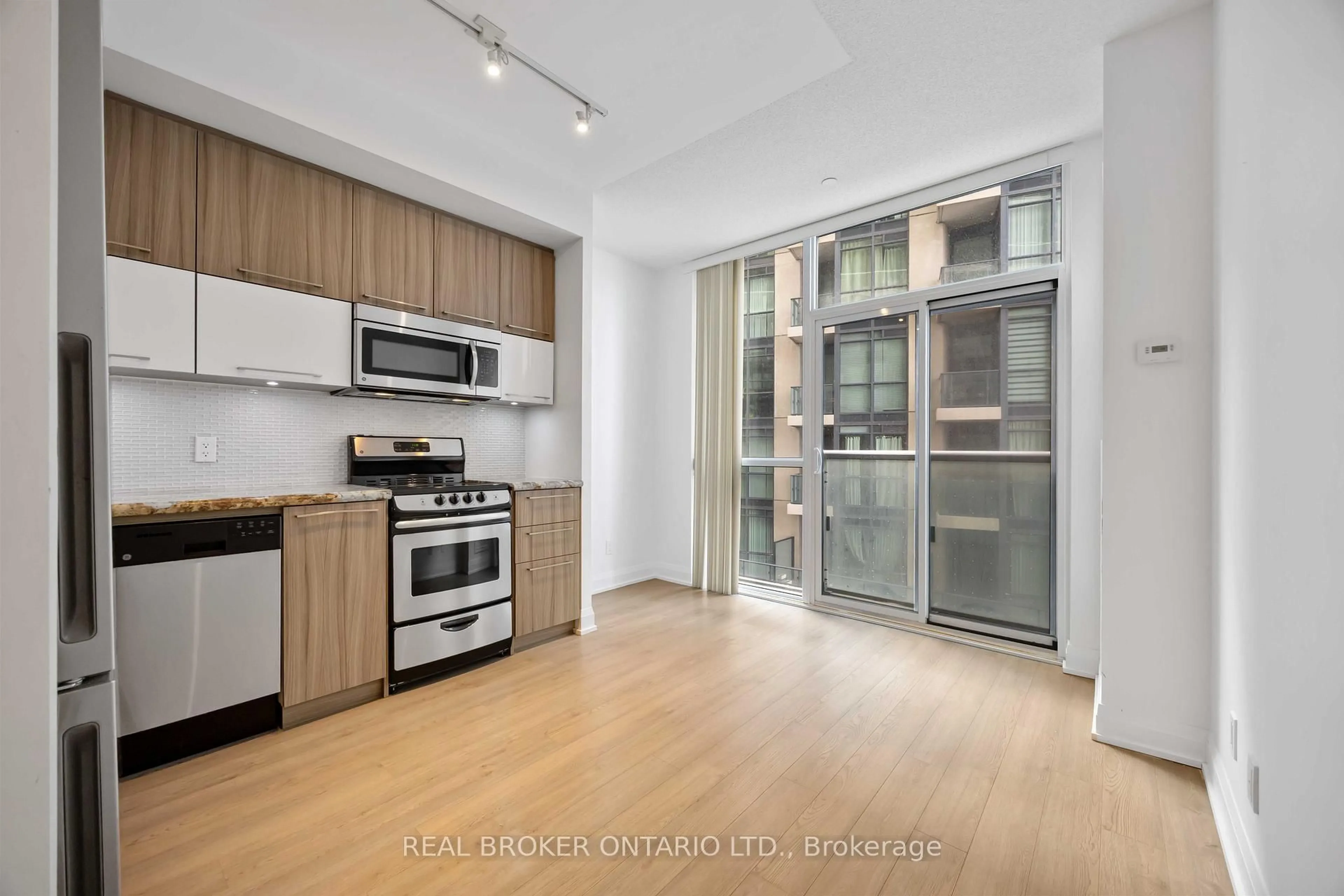 Standard kitchen, unknown for 56 Annie Craig Dr #302, Toronto Ontario M8V 0C5