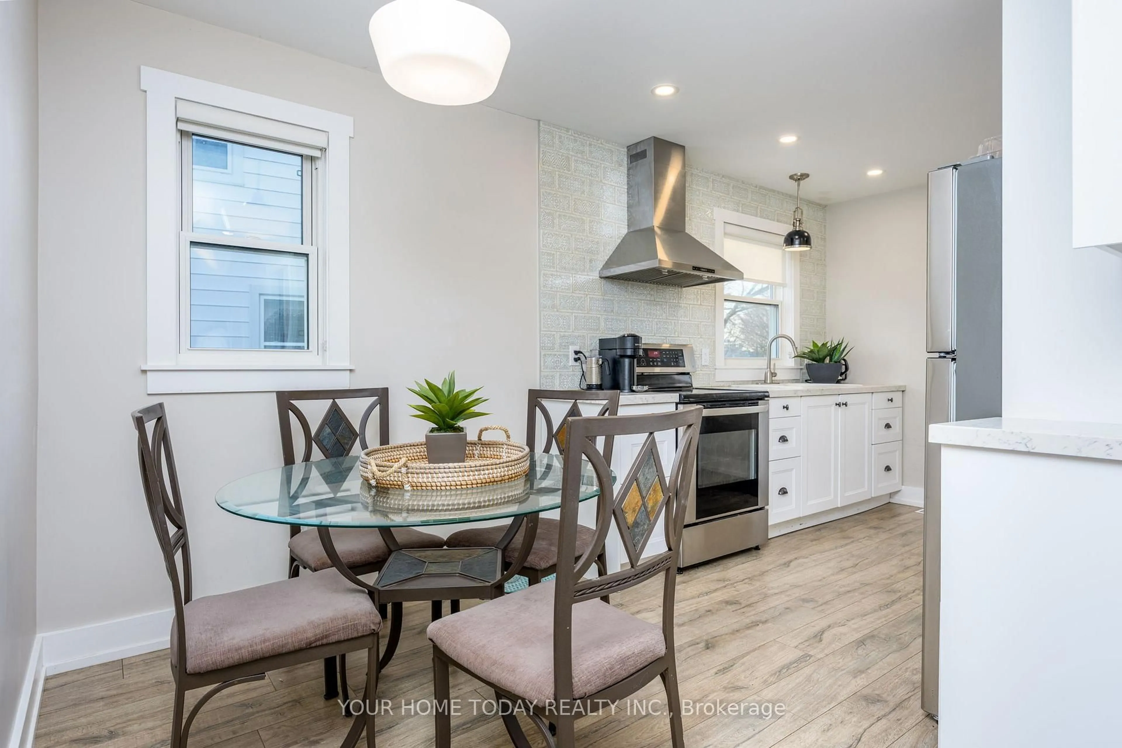 Open concept kitchen, unknown for 29 Normandy Blvd, Halton Hills Ontario L7G 1V9