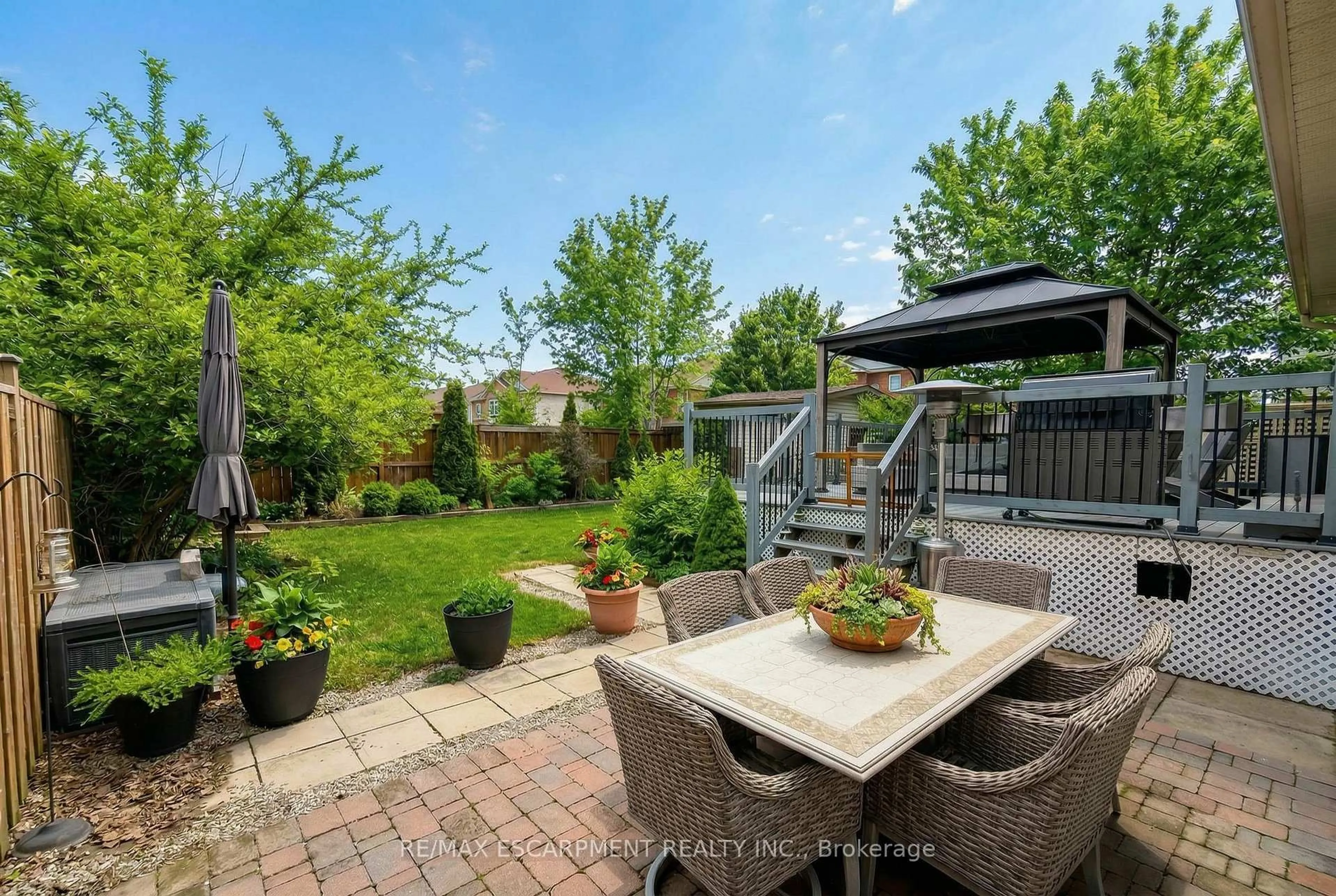 Patio, street for 697 LOMOND Cres, Burlington Ontario L7L 2N8