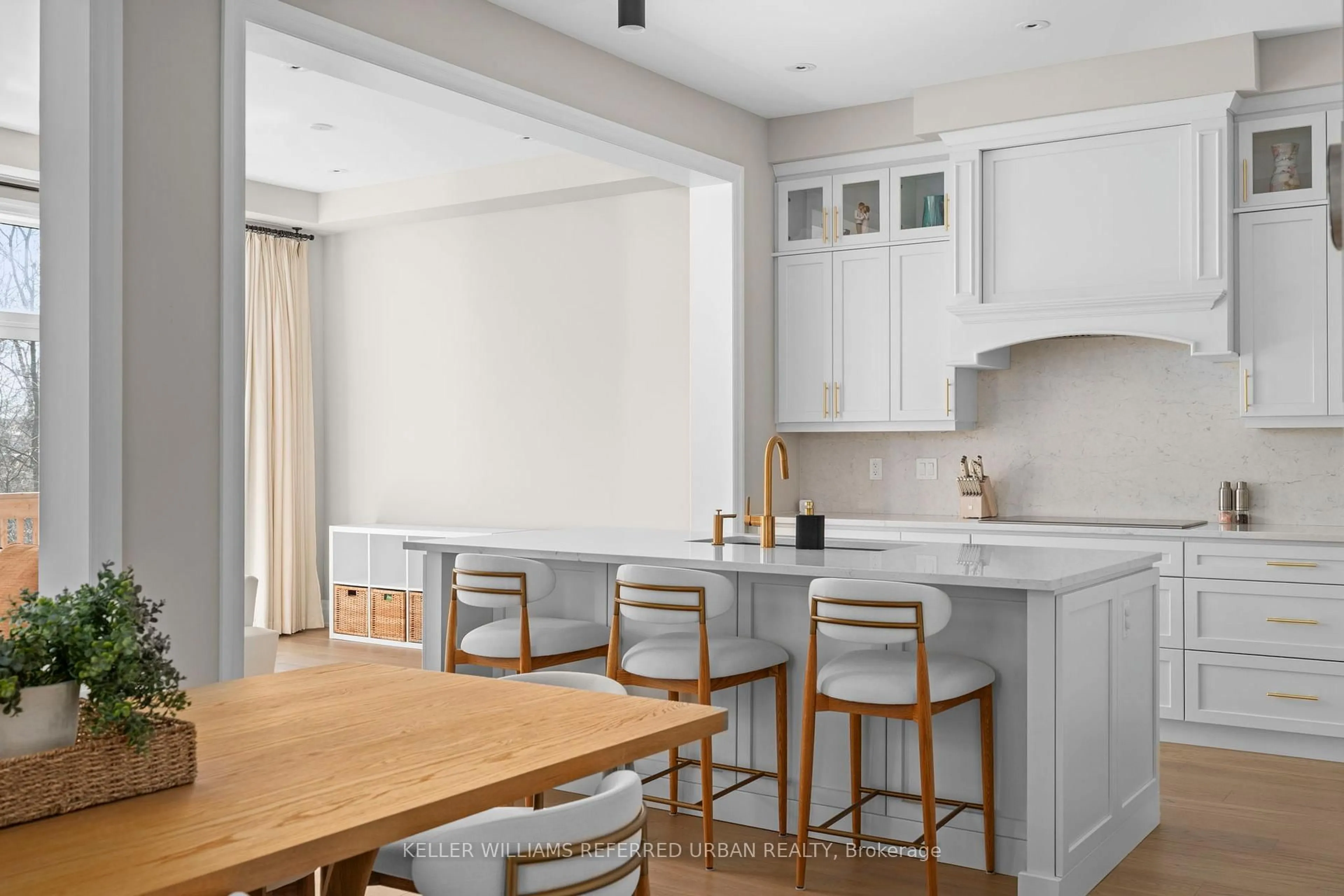 Open concept kitchen, unknown for 1318 Courtleigh Tr, Oakville Ontario L6H 7Y5