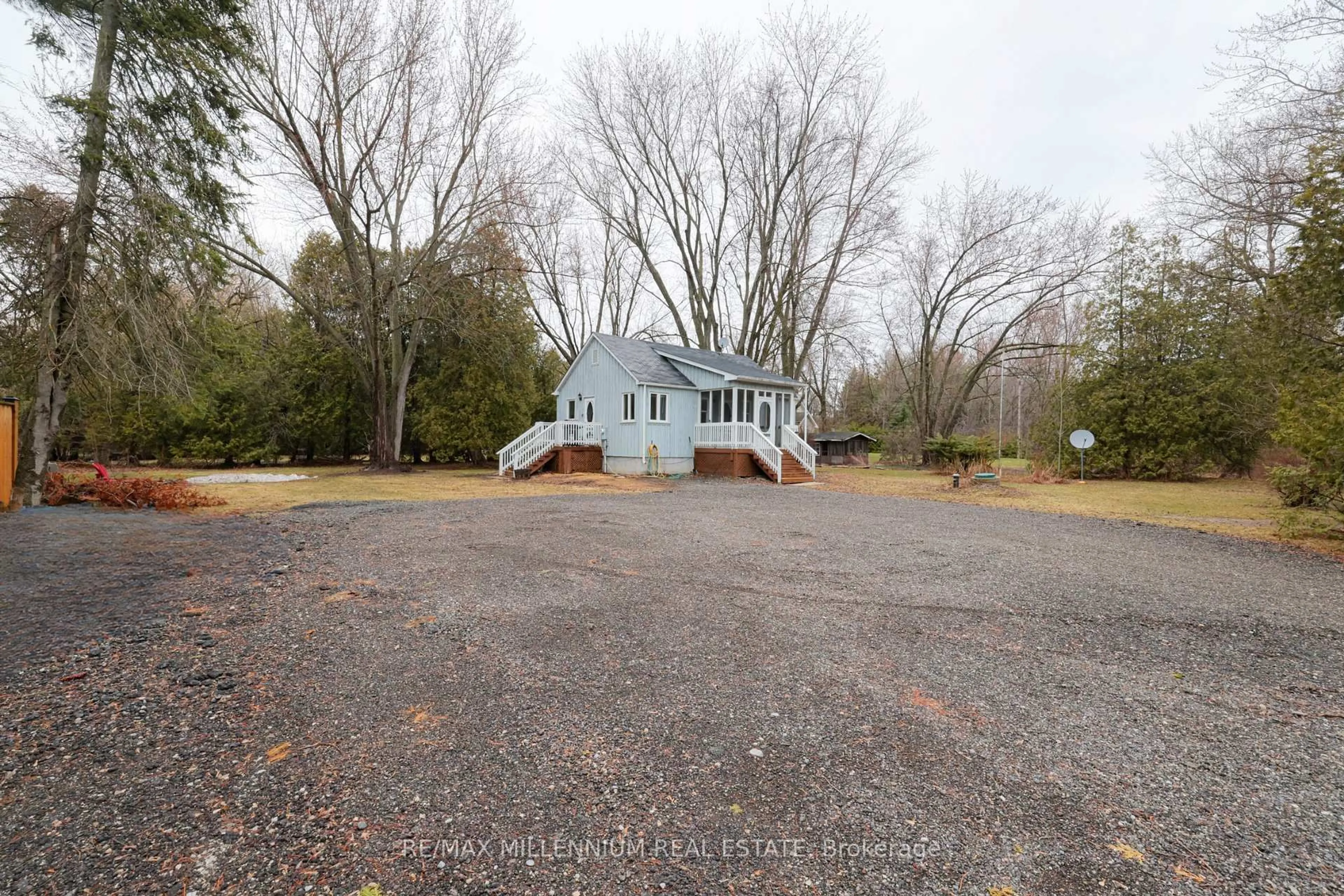 A pic from outside/outdoor area/front of a property/back of a property/a pic from drone, unknown for 2424 Olde Base Line Rd, Caledon Ontario L7C 0J3
