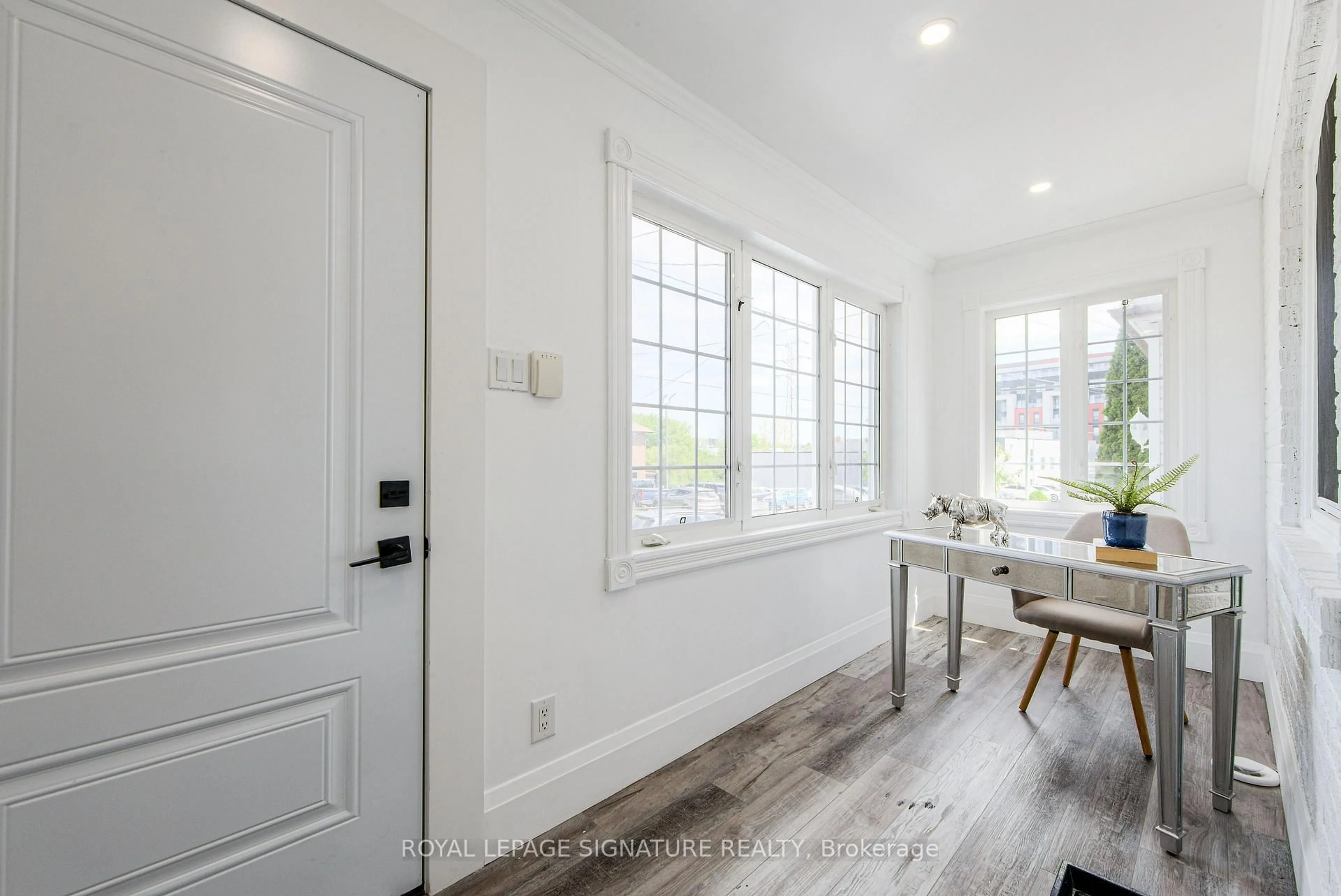 Indoor entryway for 19 Schell Ave, Toronto Ontario M6E 2S7