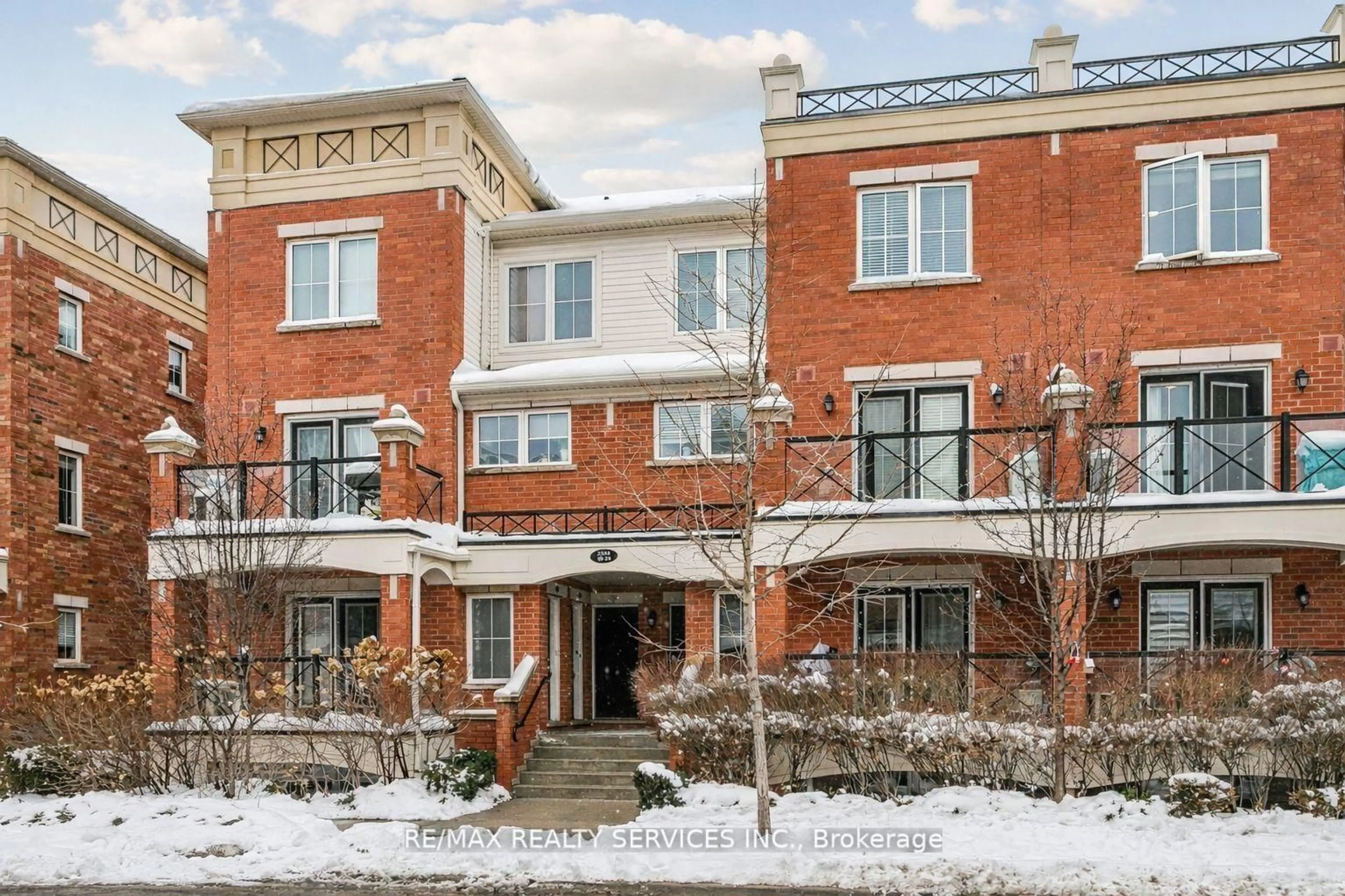 Patio, street for 2504 Post Rd #22, Oakville Ontario L6H 0G6