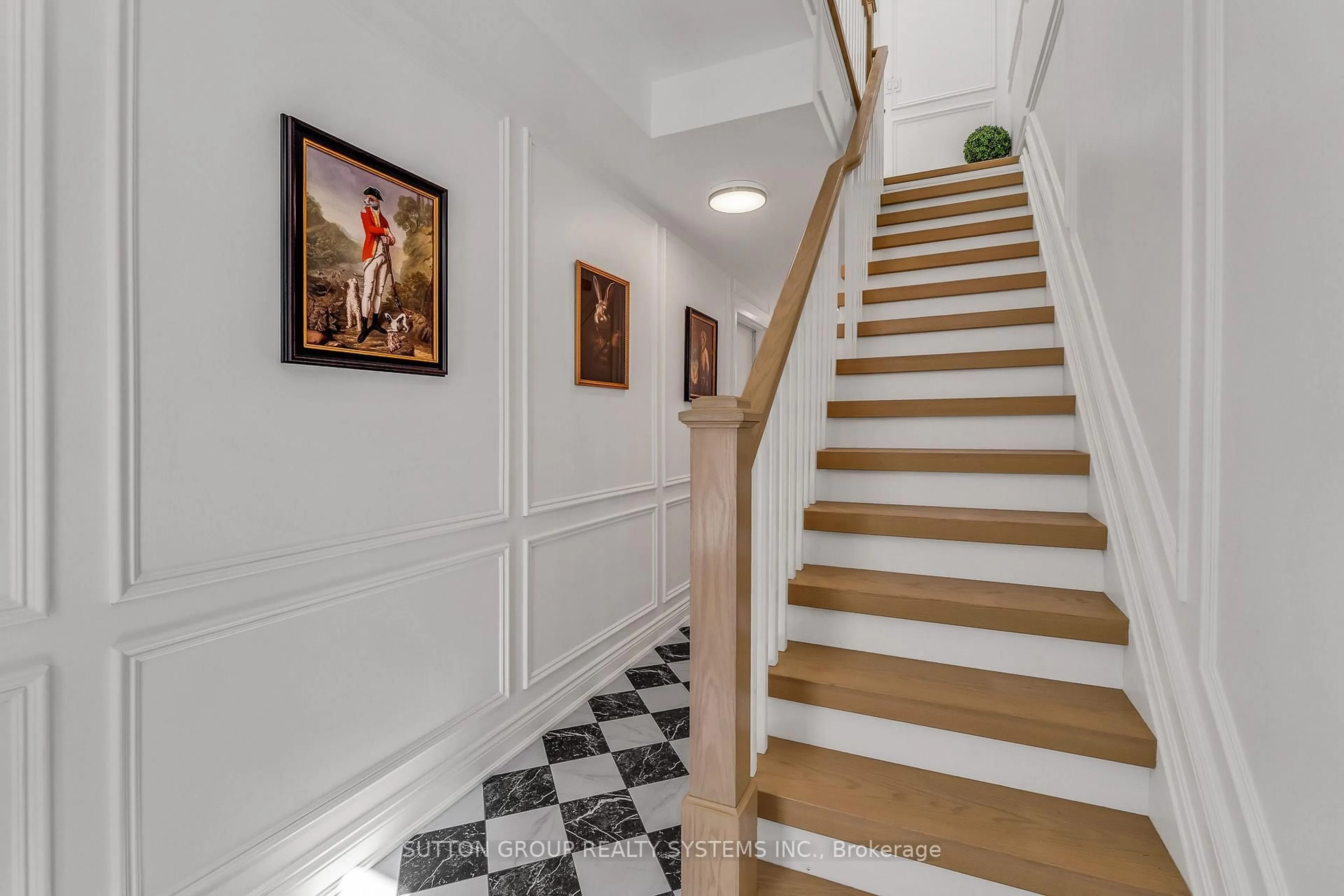 Indoor foyer for 70 Resurrection Rd, Toronto Ontario M9A 5H1