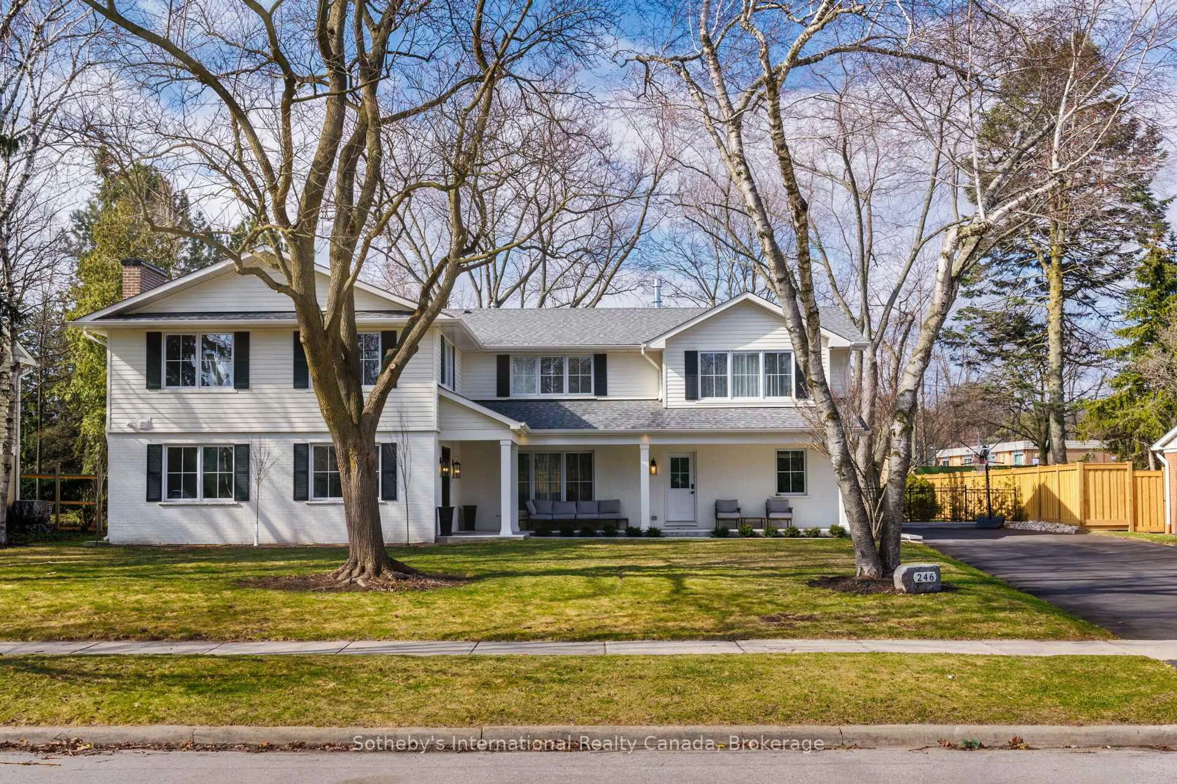 Home with vinyl exterior material, street for 246 Cairncroft Rd, Oakville Ontario L6J 4M3