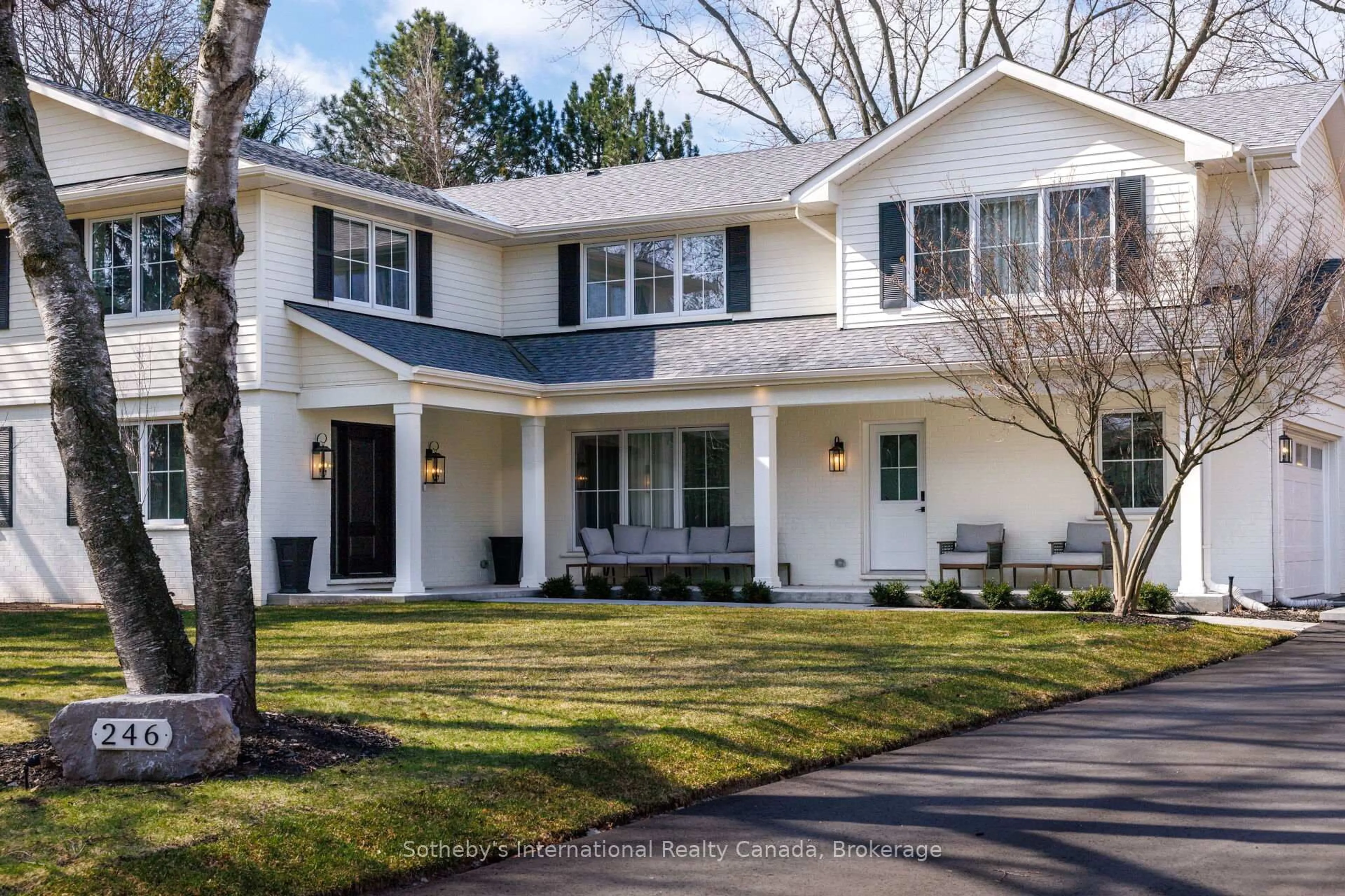 Home with vinyl exterior material, street for 246 Cairncroft Rd, Oakville Ontario L6J 4M3