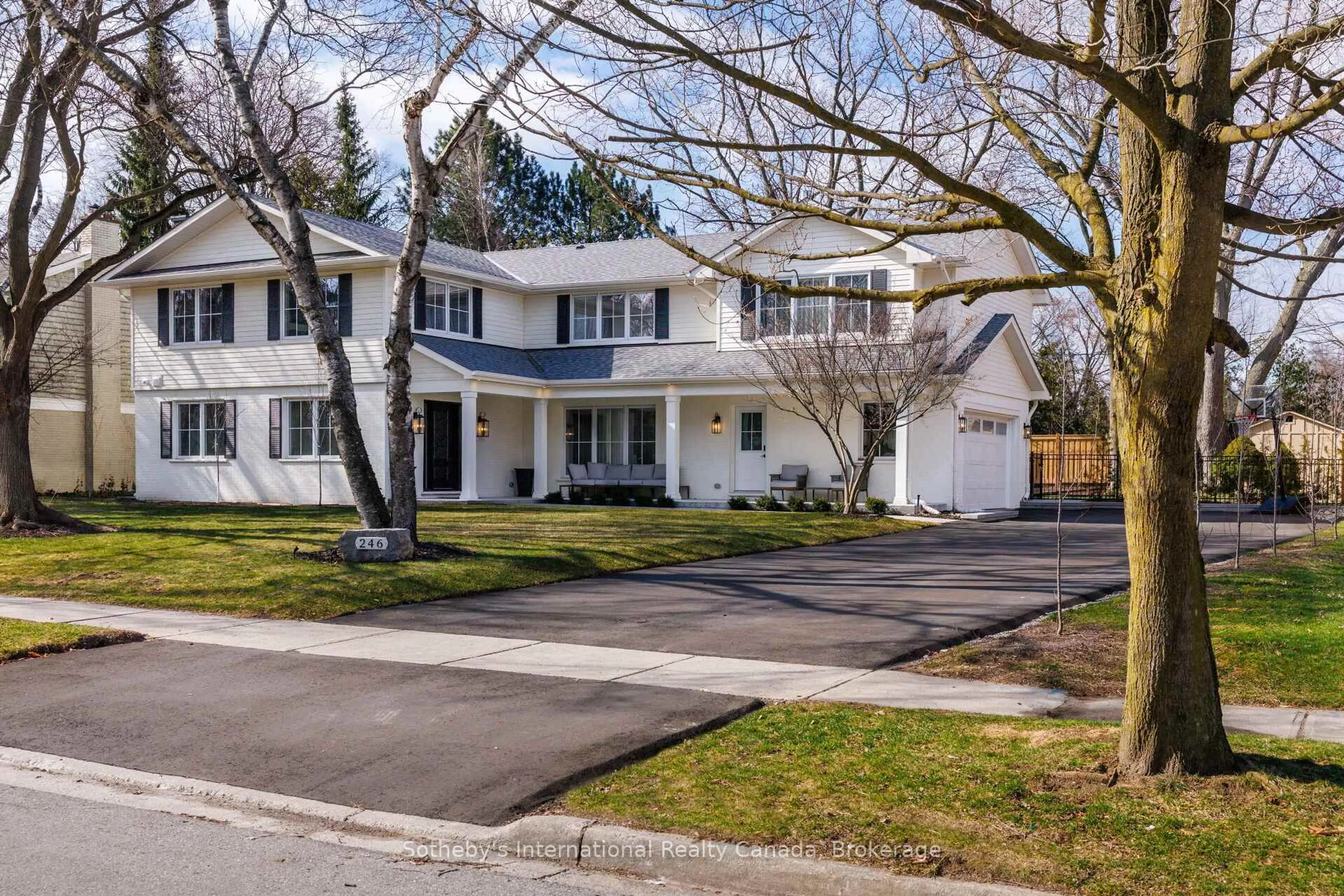 Home with vinyl exterior material, street for 246 Cairncroft Rd, Oakville Ontario L6J 4M3