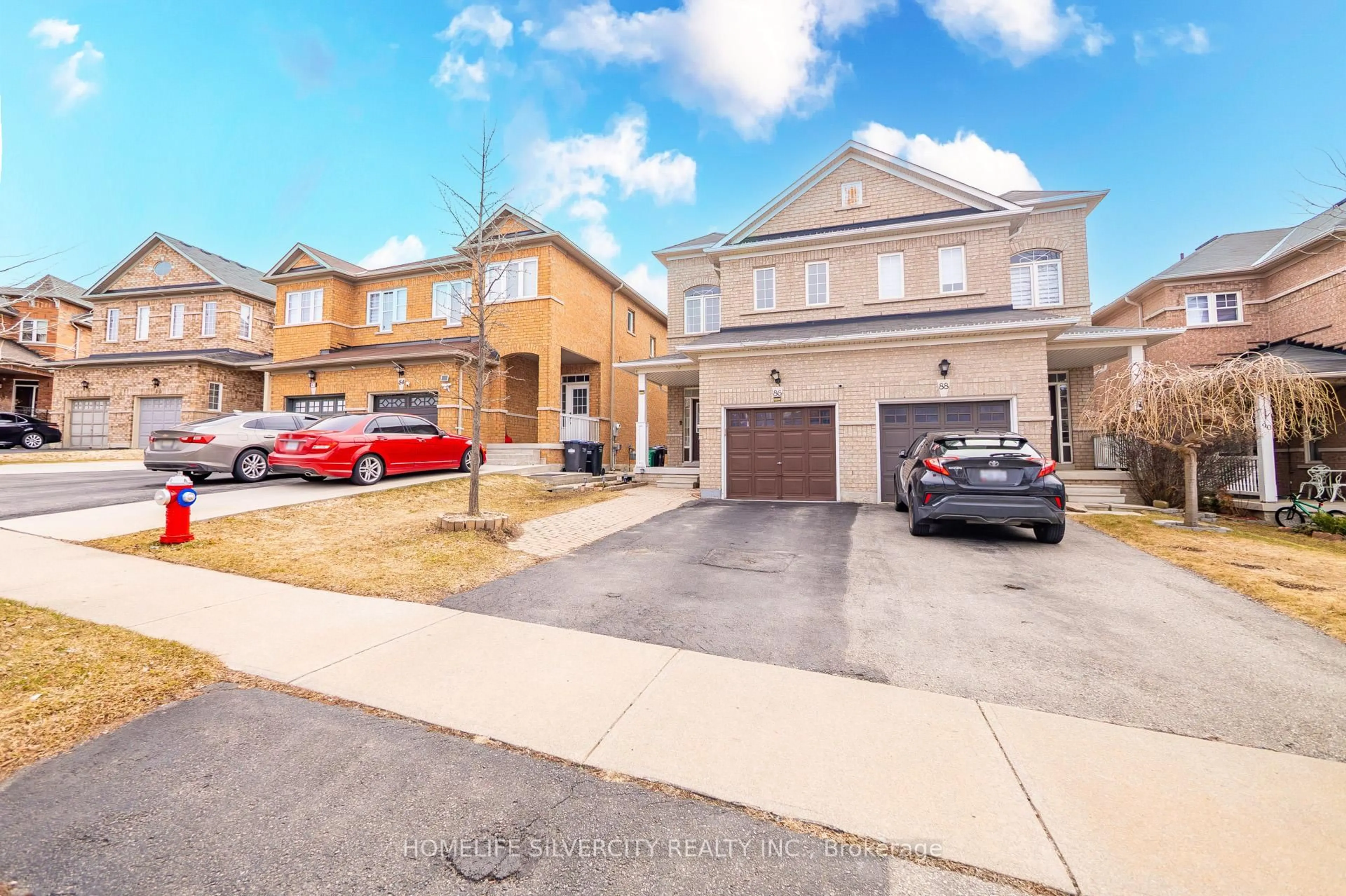 A pic from outside/outdoor area/front of a property/back of a property/a pic from drone, street for 86 Silent Pond Cres, Brampton Ontario L6V 4R6