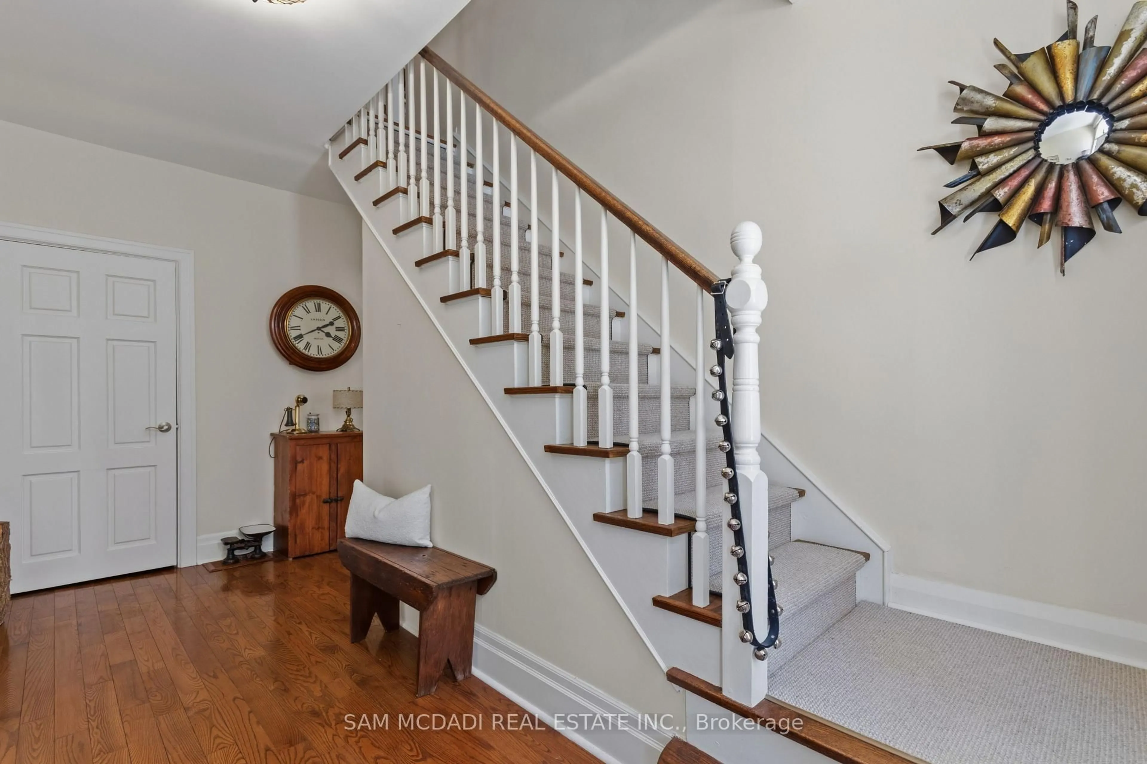 Unknown for 990 Roper Ave, Mississauga Ontario L5H 1B7