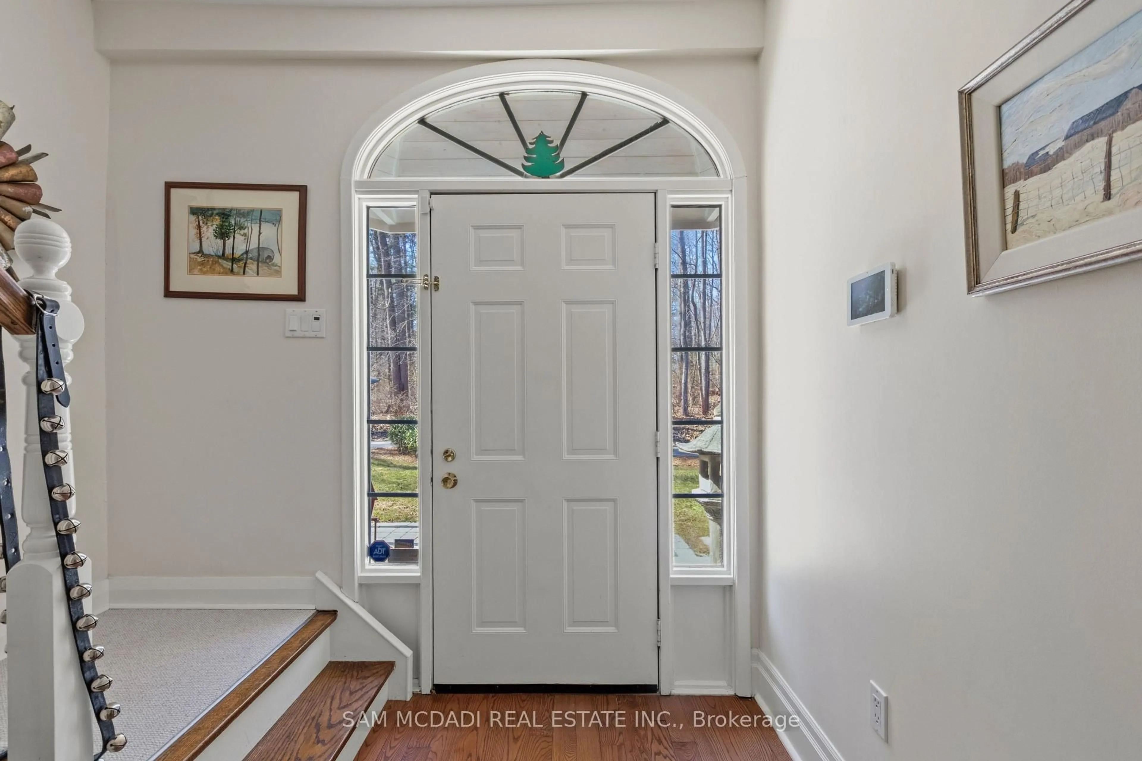 Indoor entryway for 990 Roper Ave, Mississauga Ontario L5H 1B7