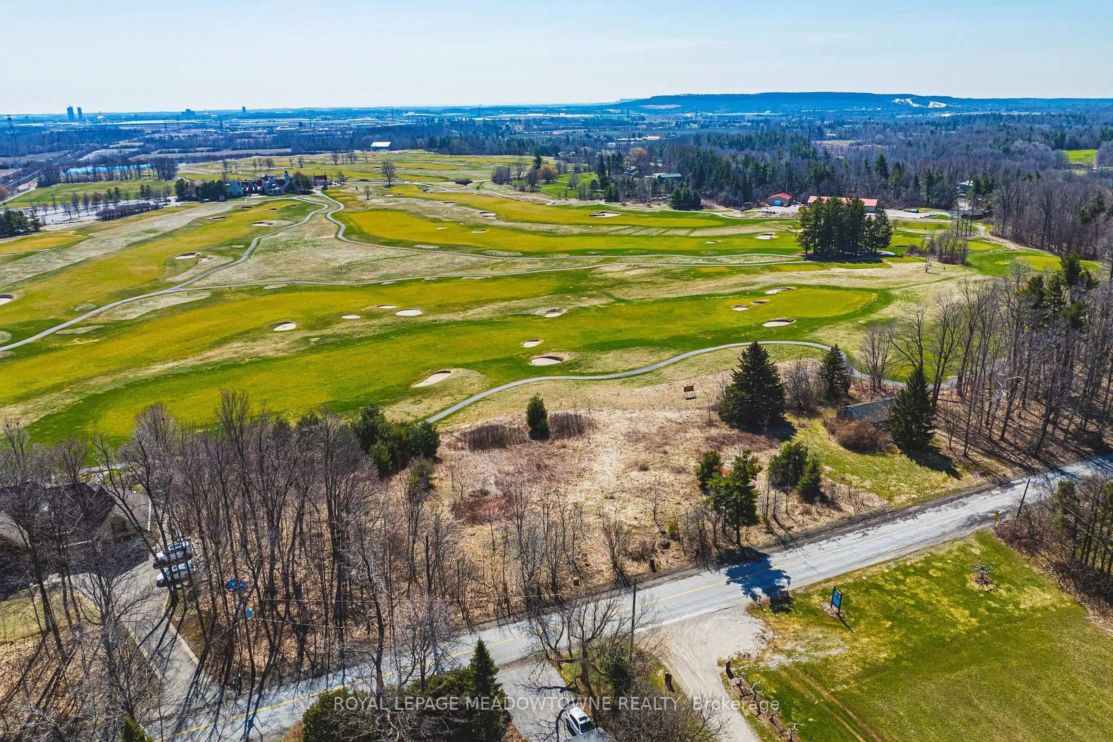 A pic from outside/outdoor area/front of a property/back of a property/a pic from drone, mountain view for 8220 10 Sdrd, Halton Hills Ontario L9T 2X7