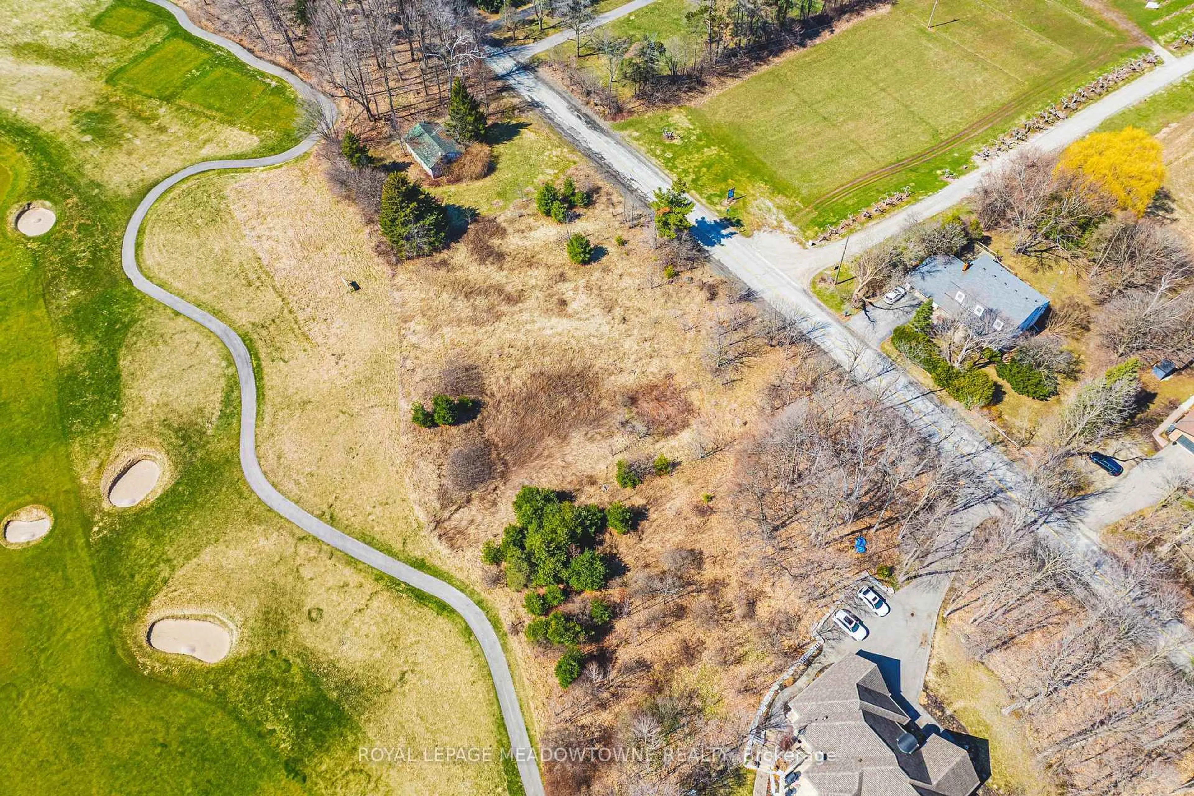 A pic from outside/outdoor area/front of a property/back of a property/a pic from drone, unknown for 8220 10 Sdrd, Halton Hills Ontario L9T 2X7