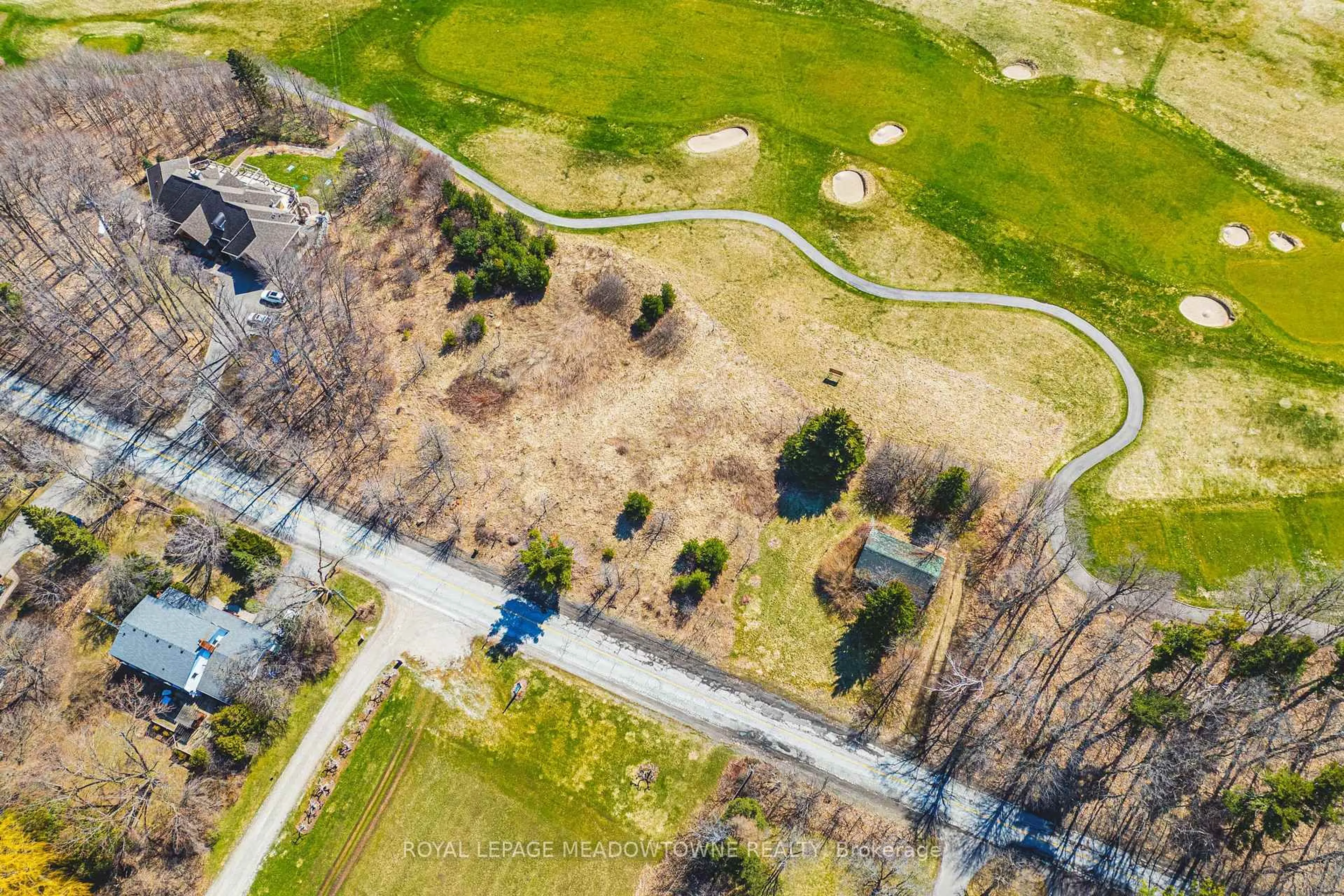 A pic from outside/outdoor area/front of a property/back of a property/a pic from drone, street for 8220 10 Sdrd, Halton Hills Ontario L9T 2X7