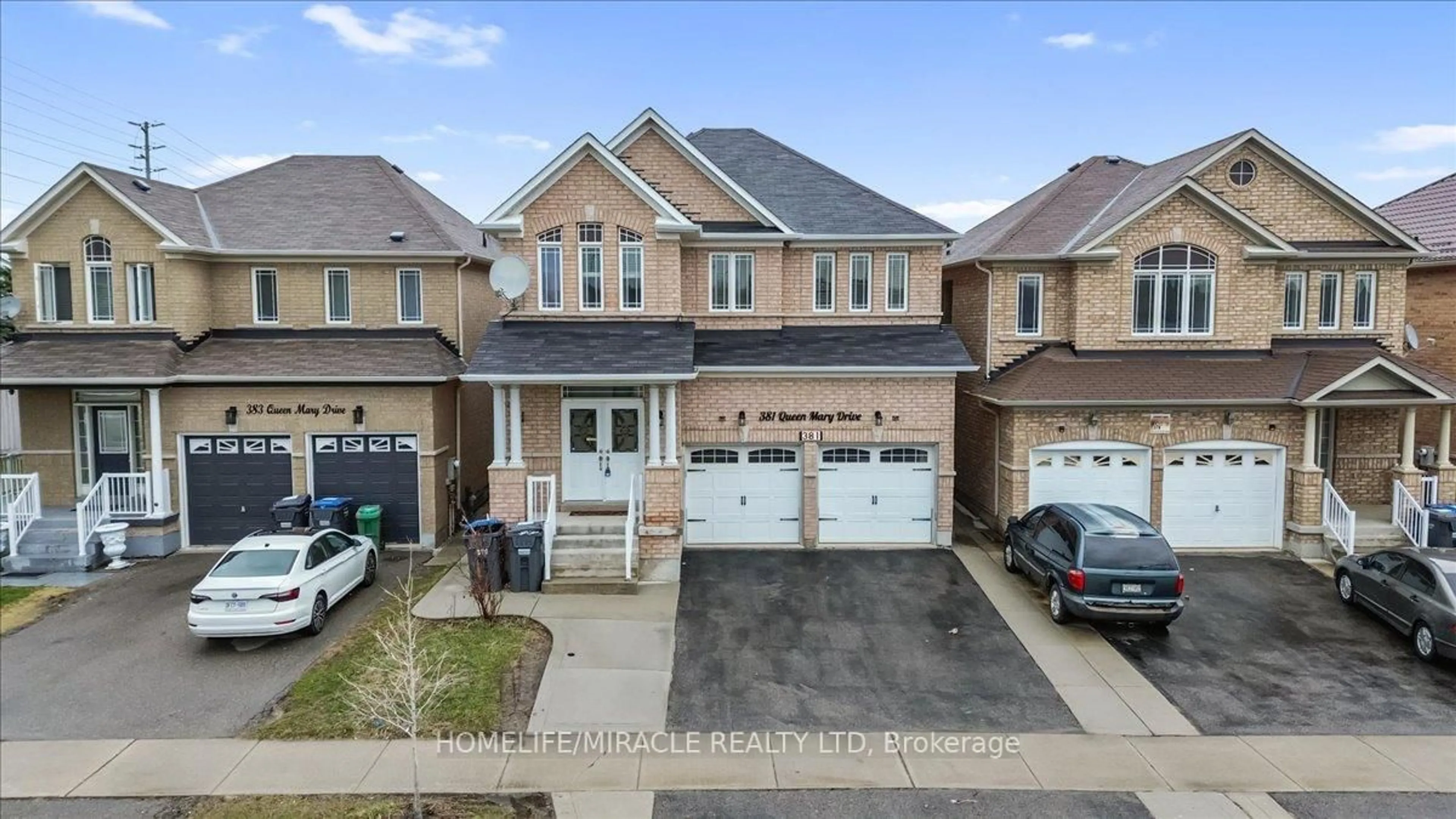 A pic from outside/outdoor area/front of a property/back of a property/a pic from drone, street for 381 Queen Mary Dr, Brampton Ontario L7A 3T1