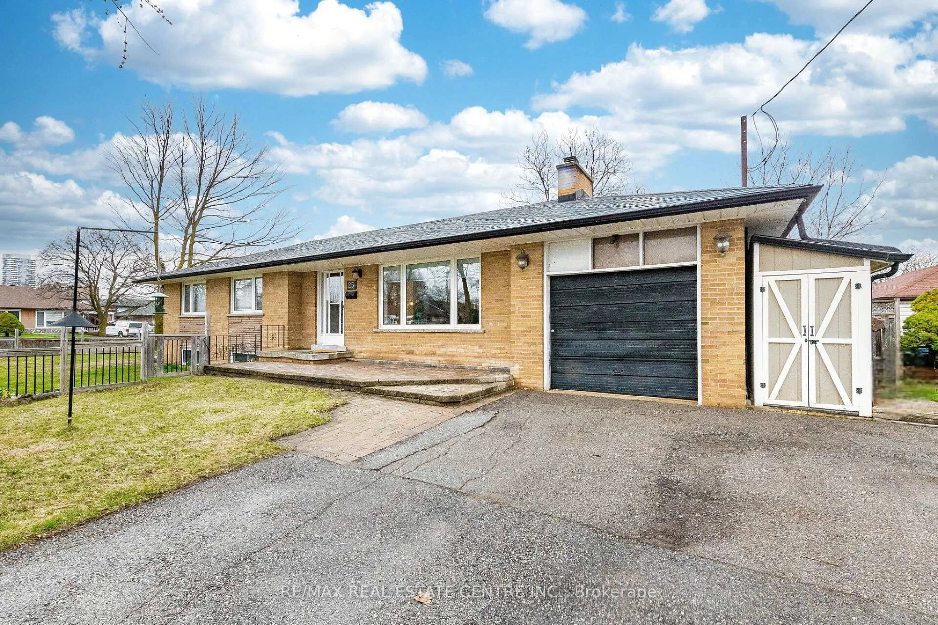 Unknown for 25 Lesbury Ave, Brampton Ontario L6W 3A2