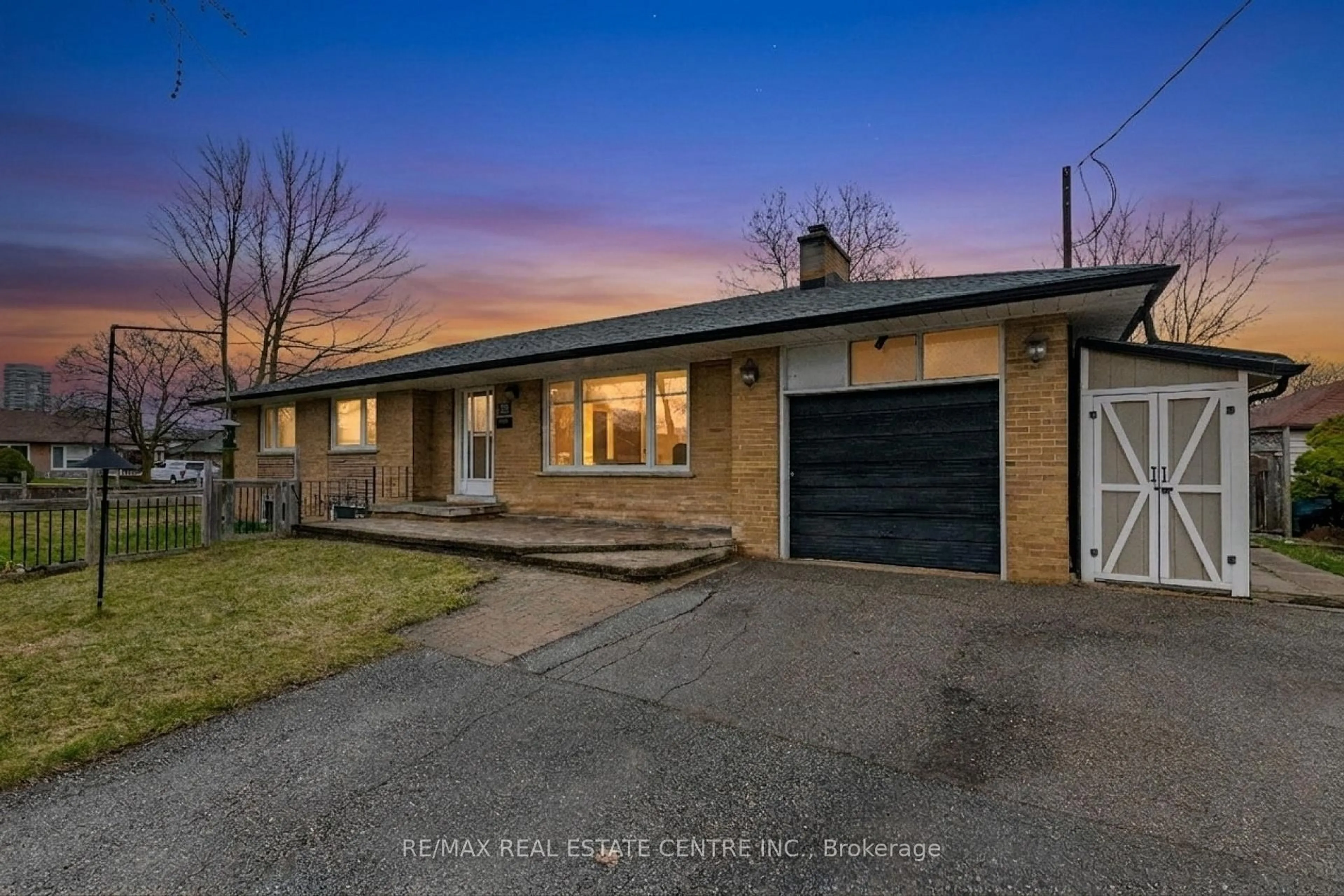 A pic from outside/outdoor area/front of a property/back of a property/a pic from drone, street for 25 Lesbury Ave, Brampton Ontario L6W 3A2