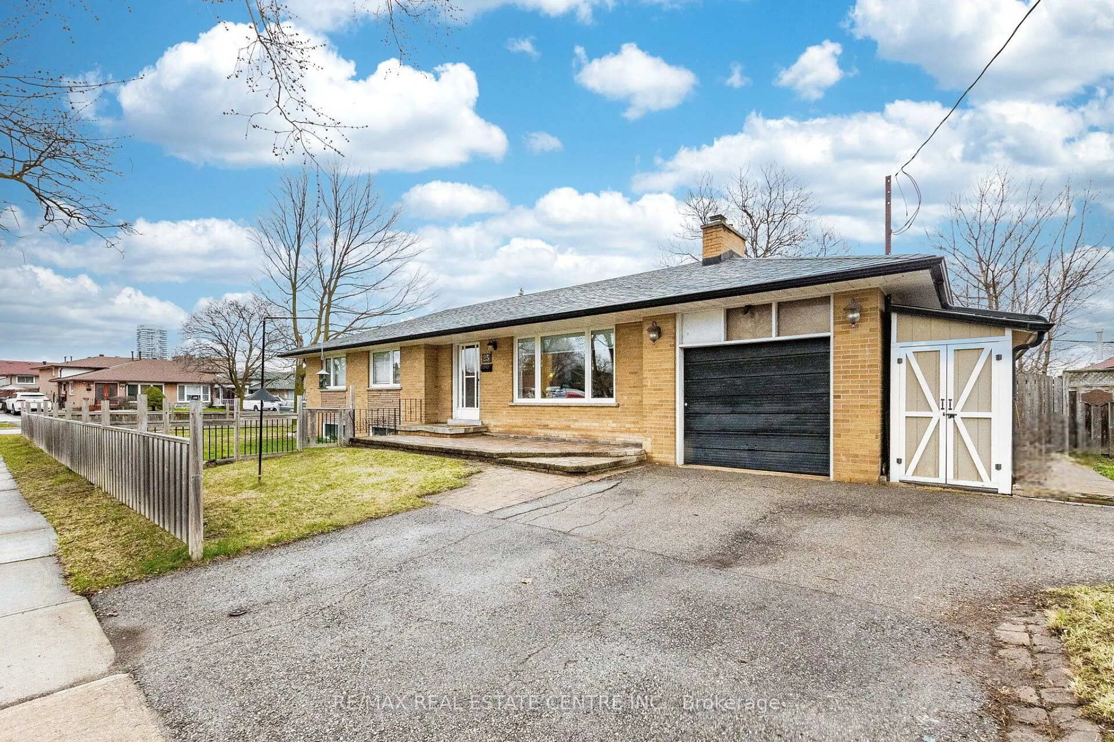 Unknown for 25 Lesbury Ave, Brampton Ontario L6W 3A2