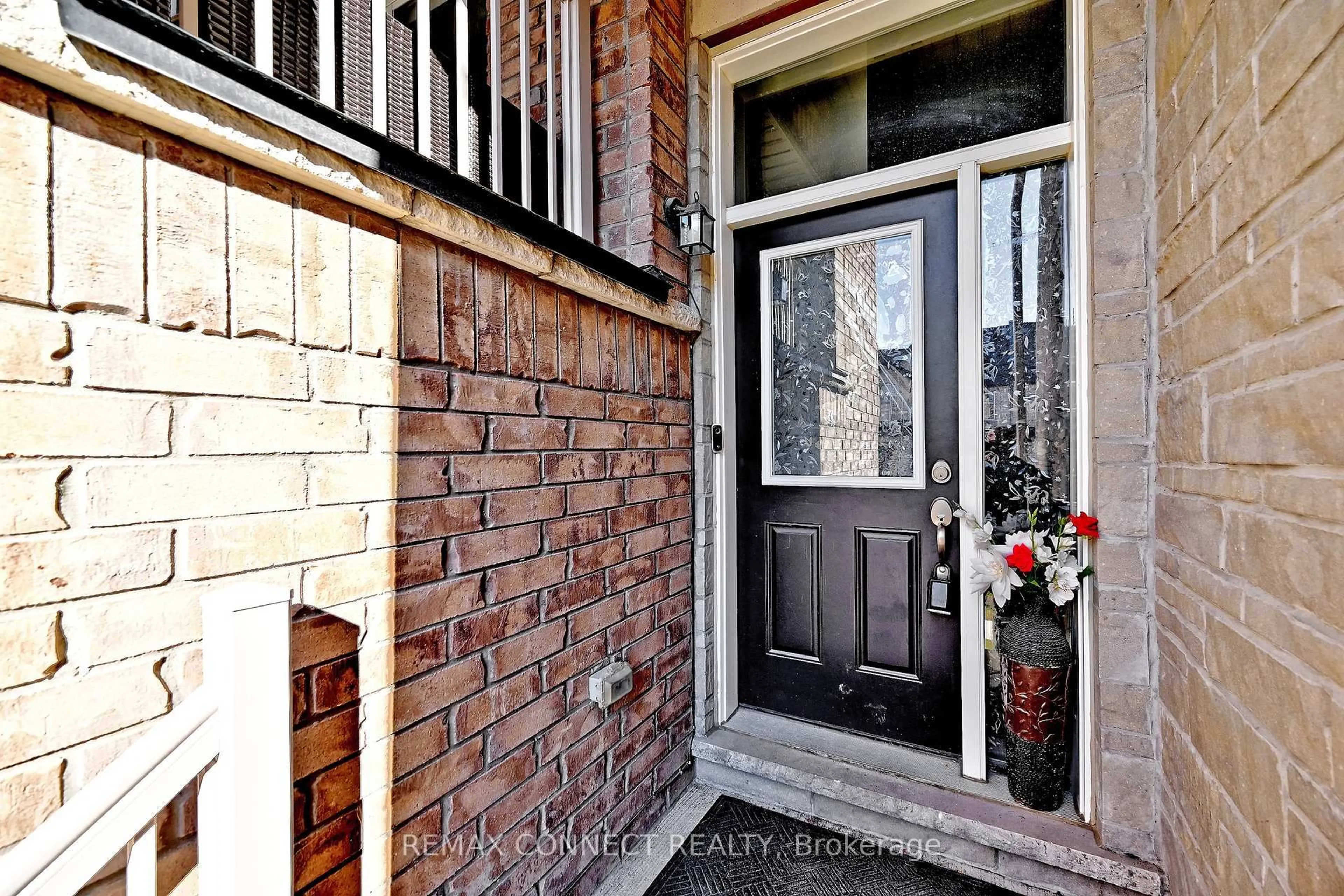 Indoor entryway for 19 Gemma Pl, Brampton Ontario L6Z 1X9