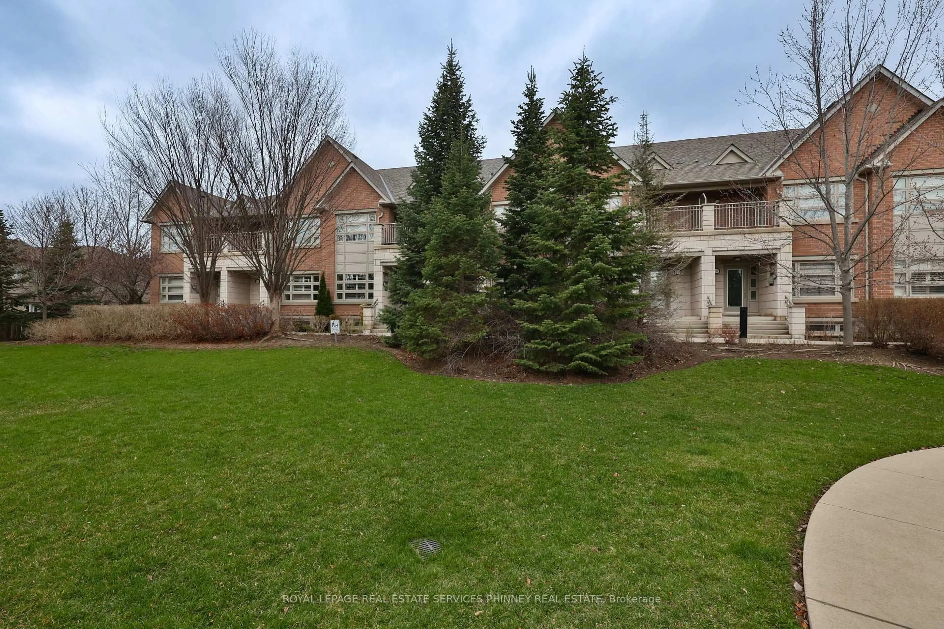 A pic from outside/outdoor area/front of a property/back of a property/a pic from drone, unknown for 2460 Prince Michael Dr #15, Oakville Ontario L6H 0G8
