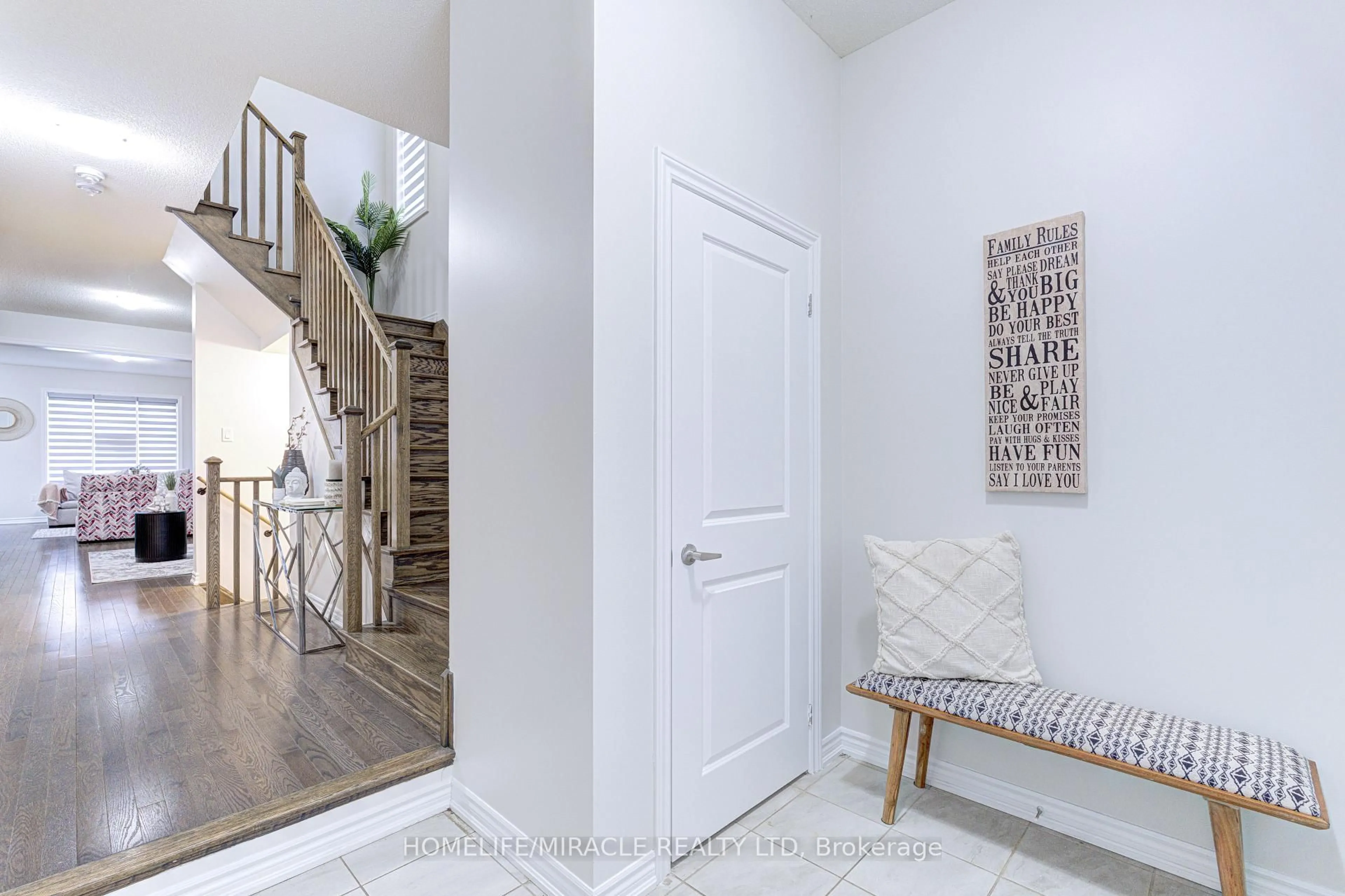 Indoor entryway for 13 Truffle Crt, Brampton Ontario L7A 5A6