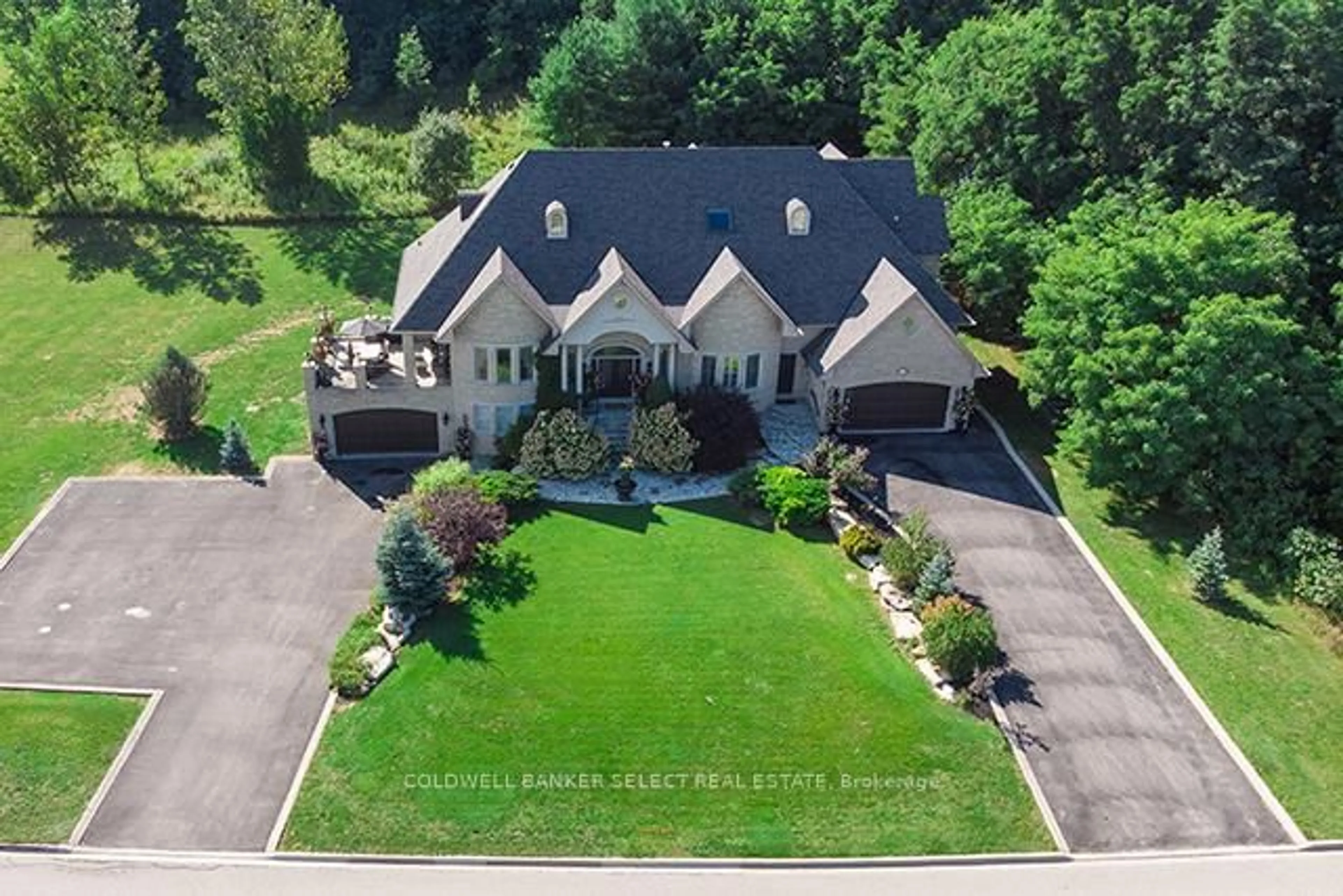 A pic from outside/outdoor area/front of a property/back of a property/a pic from drone, unknown for 4 Valley Hill Rd, Caledon Ontario L7E 0B8