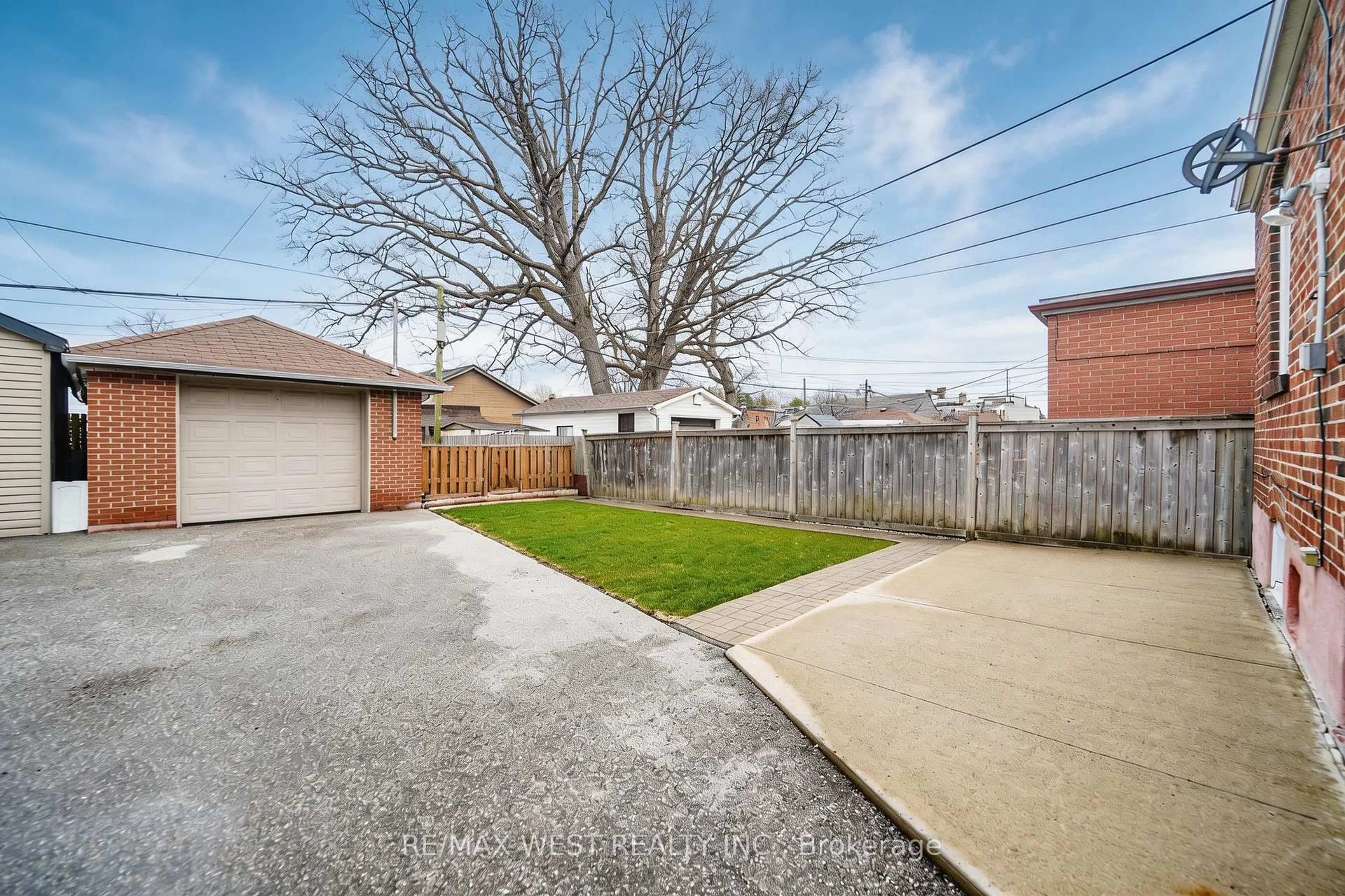 Patio, street for 617 Caledonia Rd, Toronto Ontario M6E 4V7