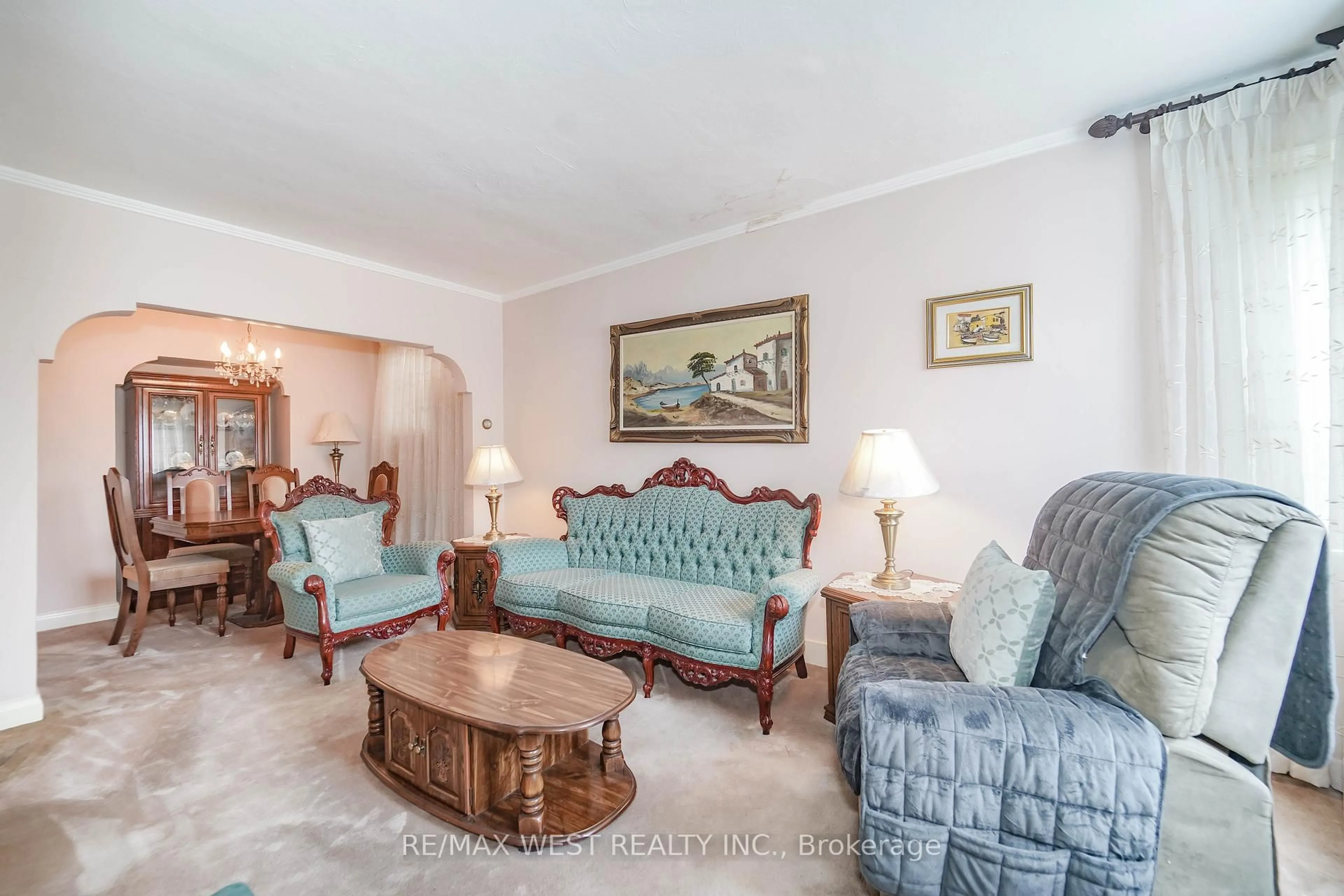 Living room with furniture, unknown for 617 Caledonia Rd, Toronto Ontario M6E 4V7