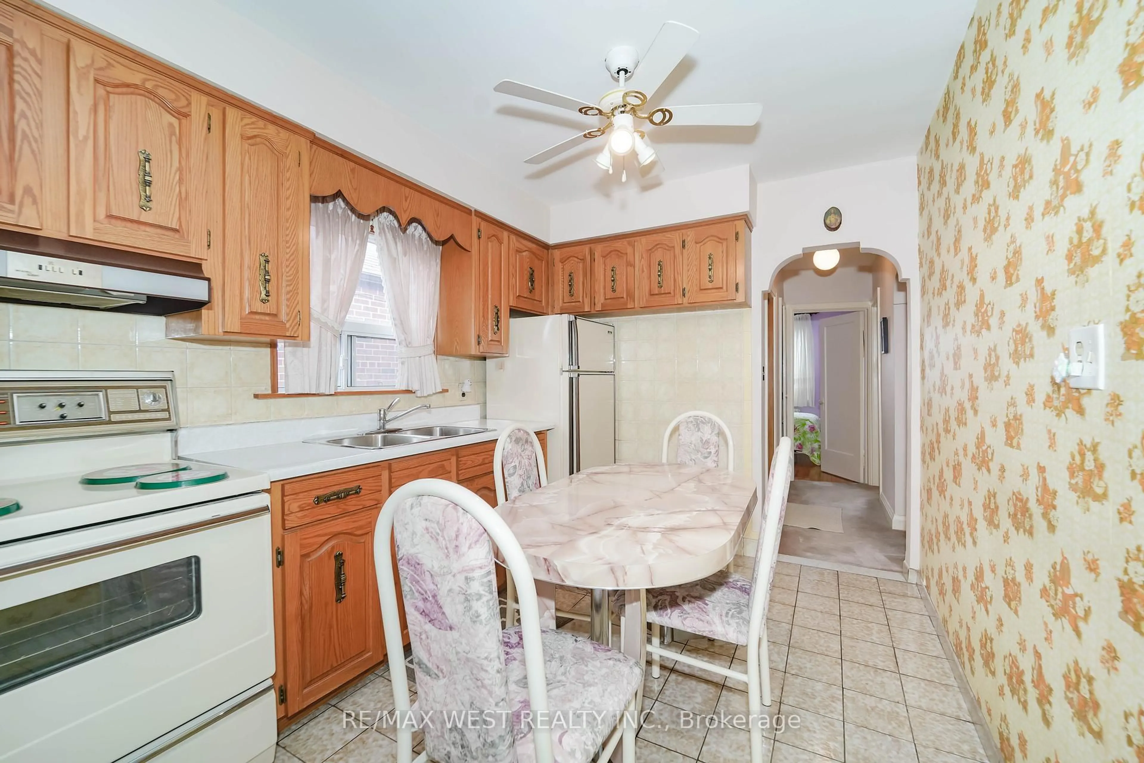 Standard kitchen, ceramic/tile floor for 617 Caledonia Rd, Toronto Ontario M6E 4V7