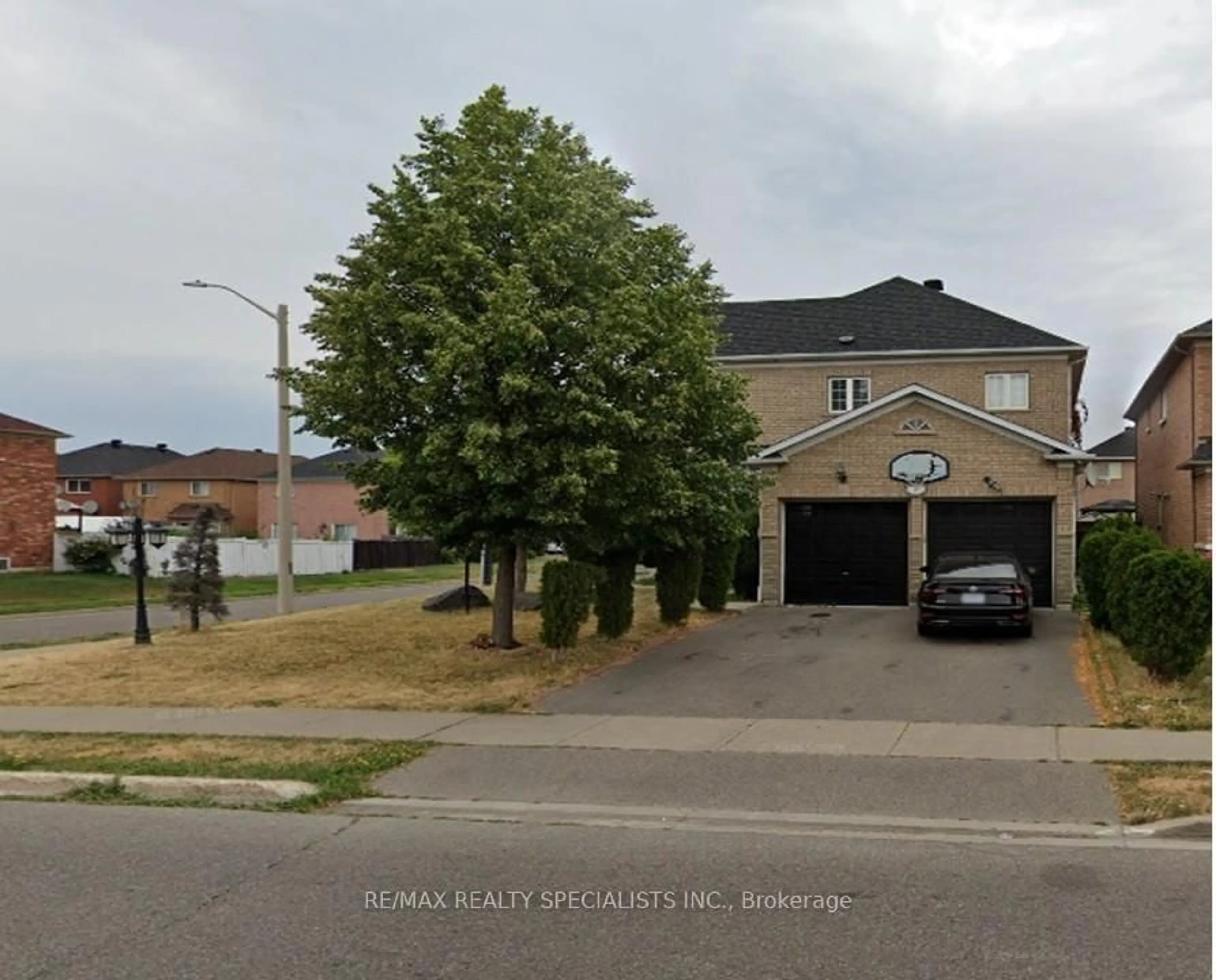 A pic from outside/outdoor area/front of a property/back of a property/a pic from drone, street for 2 Loggers Lane, Brampton Ontario L6X 4T3