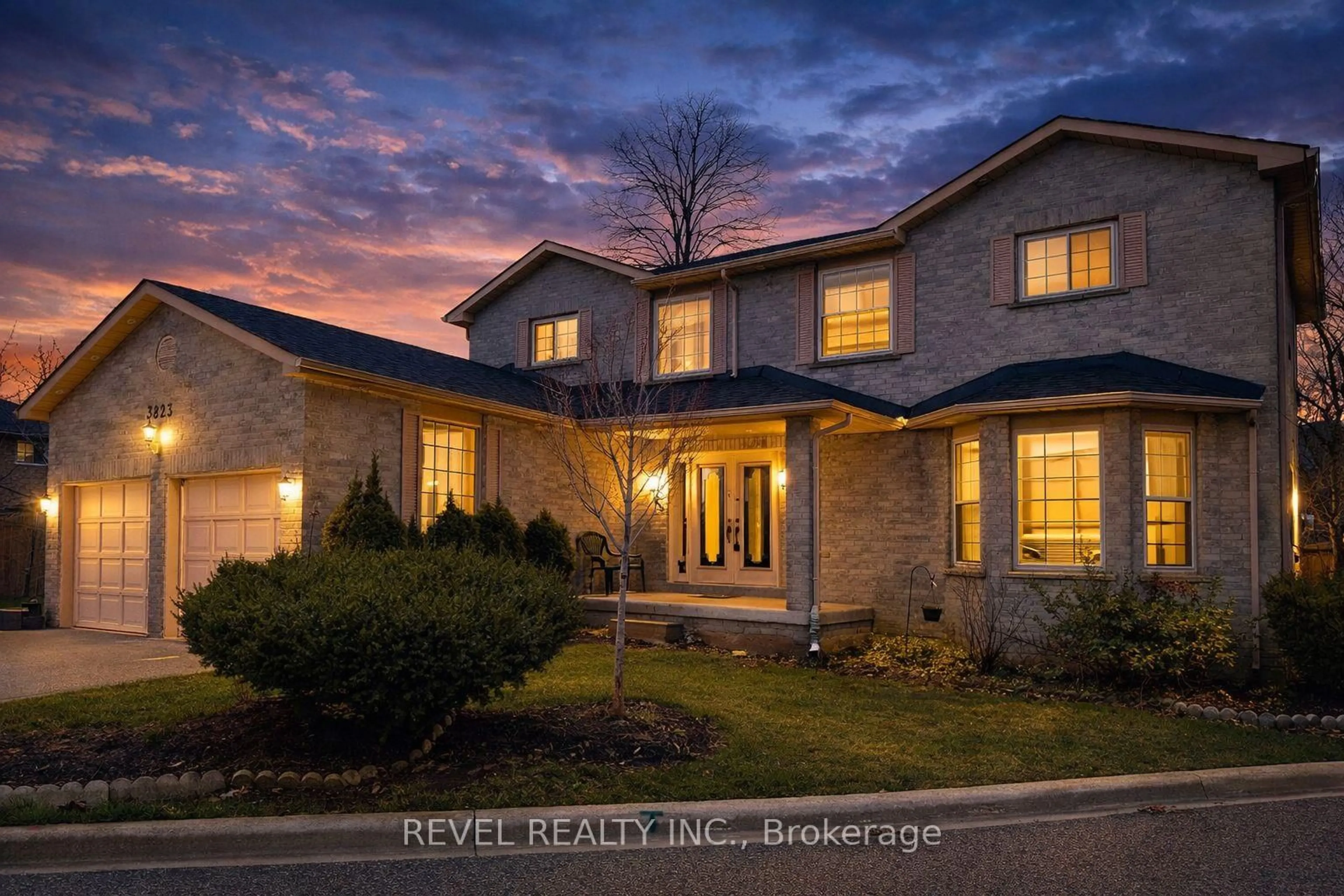 Home with brick exterior material, water/lake/river/ocean view for 3823 Trelawny Circ, Mississauga Ontario L5N 5J6