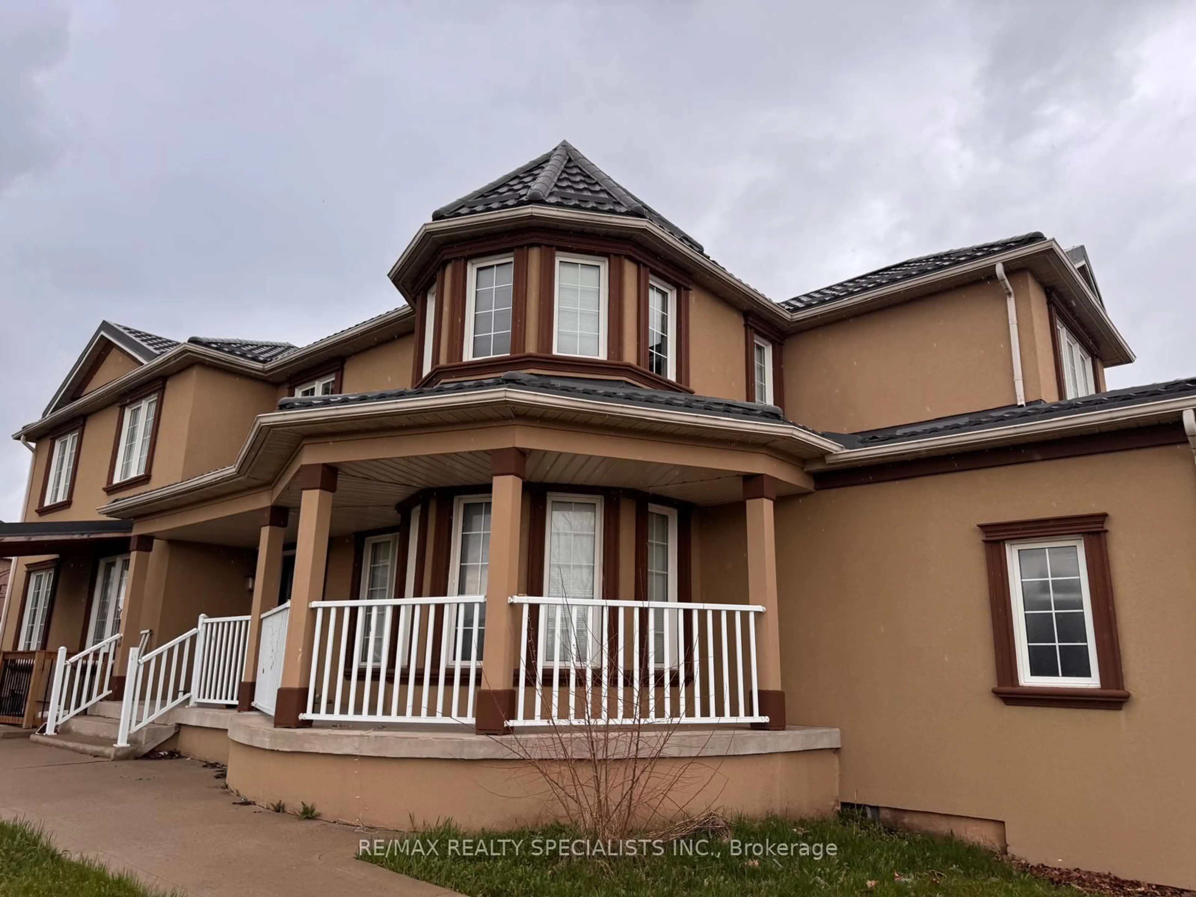 Home with vinyl exterior material, unknown for 2 Fletchers Creek Blvd, Brampton Ontario L6X 4R6