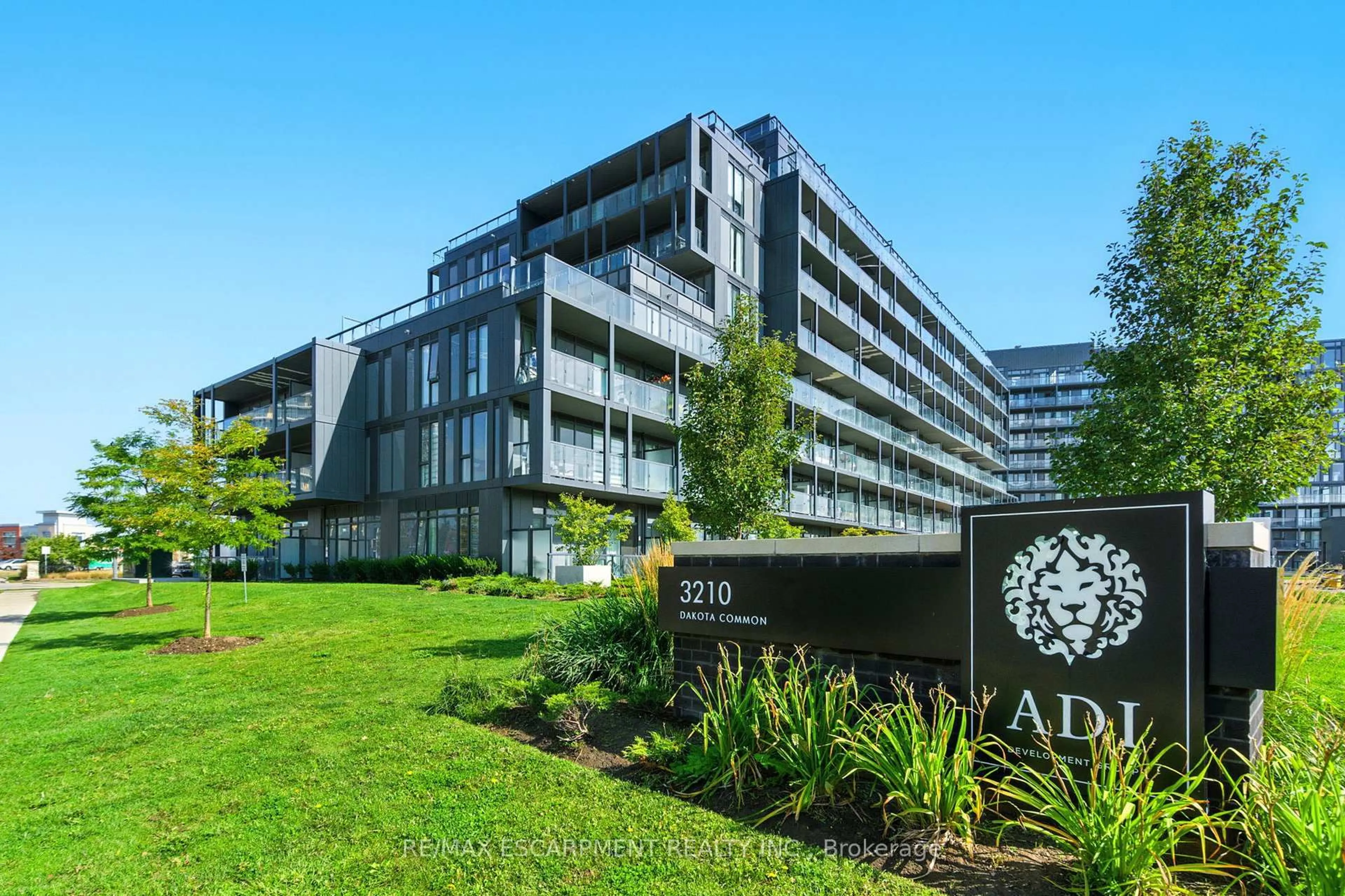 Indoor foyer for 3210 Dakota Common #A814, Burlington Ontario L7M 2A8