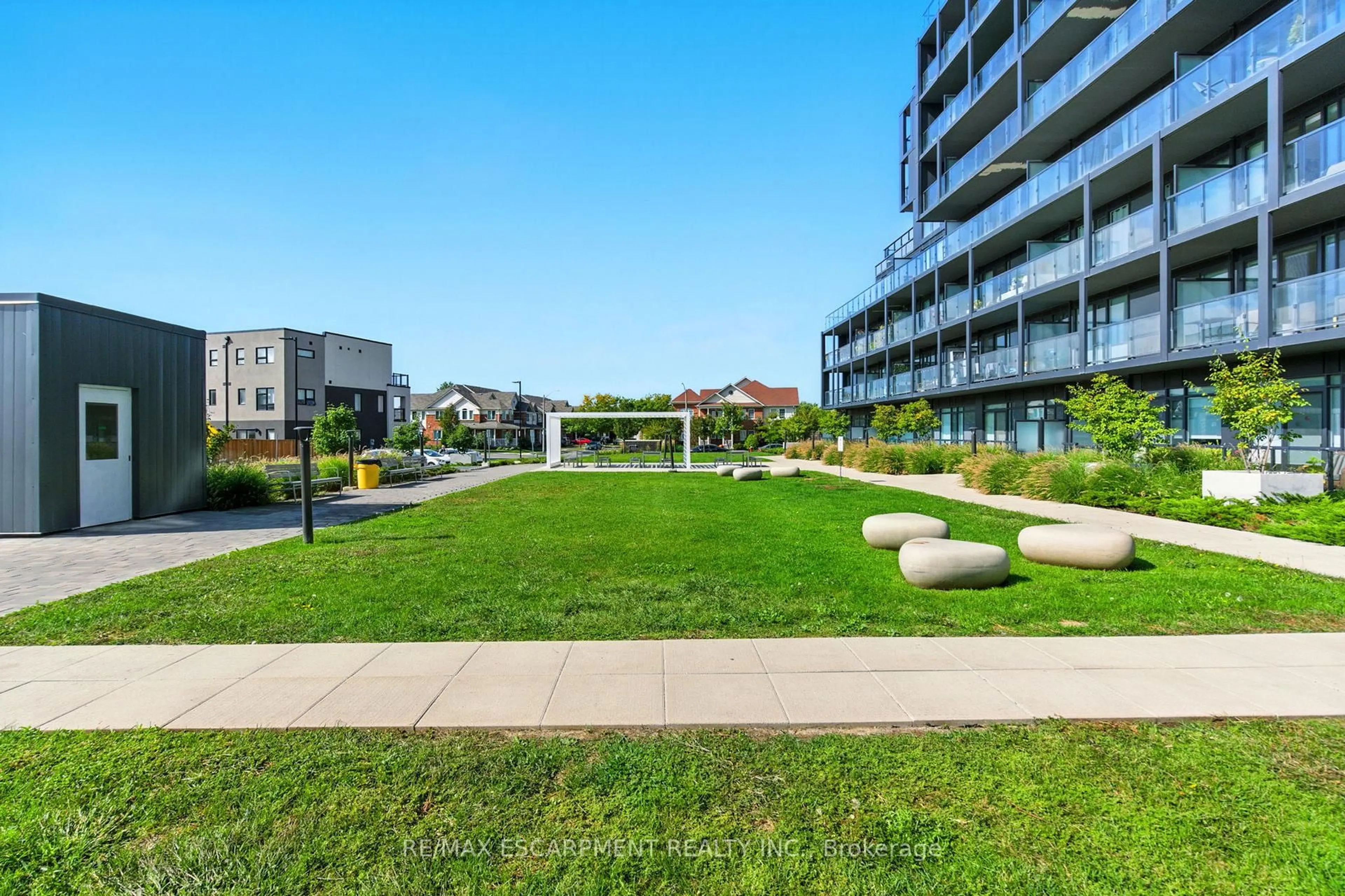 Patio, street for 3210 Dakota Common #A814, Burlington Ontario L7M 2A8