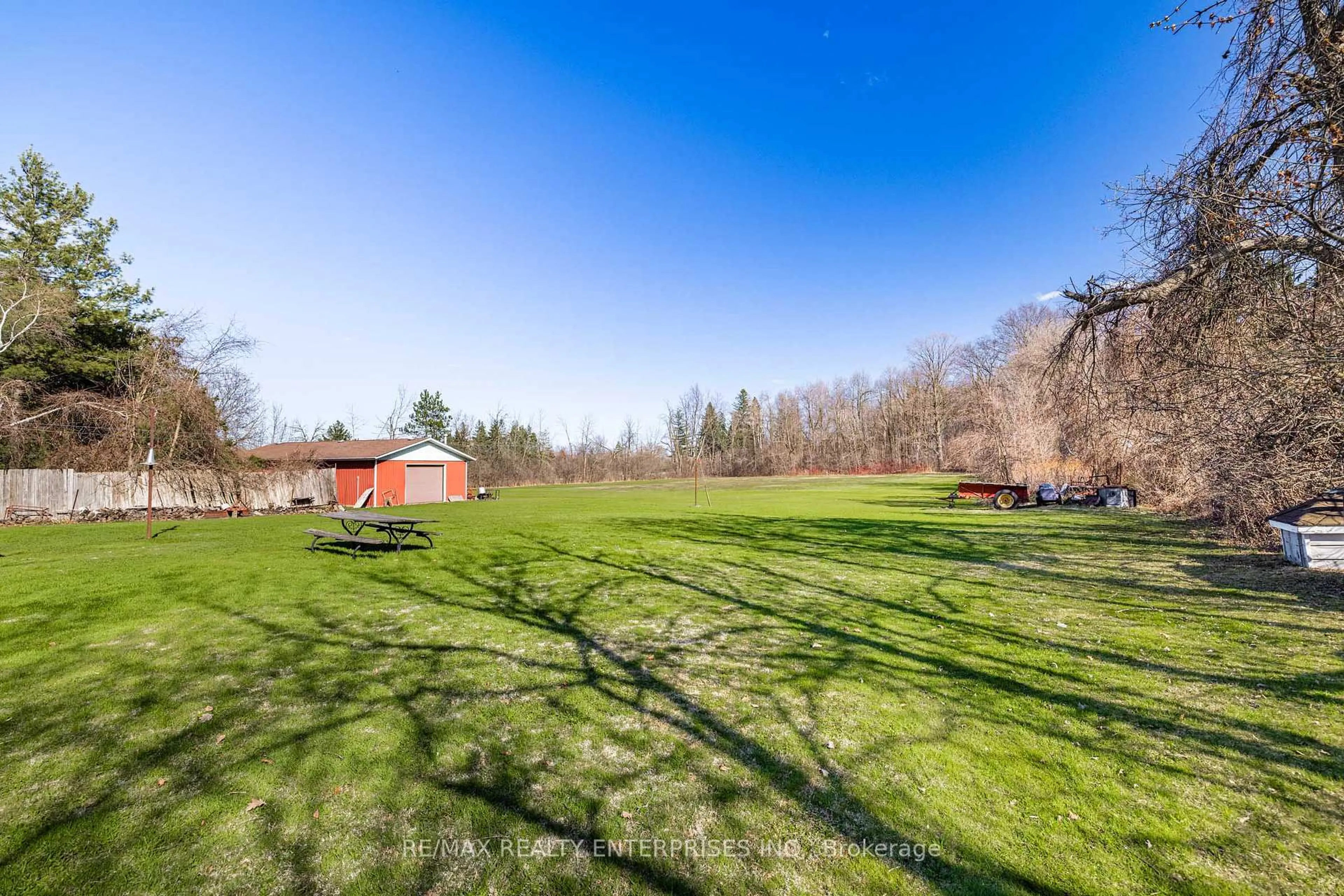A pic from outside/outdoor area/front of a property/back of a property/a pic from drone, water/lake/river/ocean view for 2739 Embleton Rd, Brampton Ontario L6Y 0E8