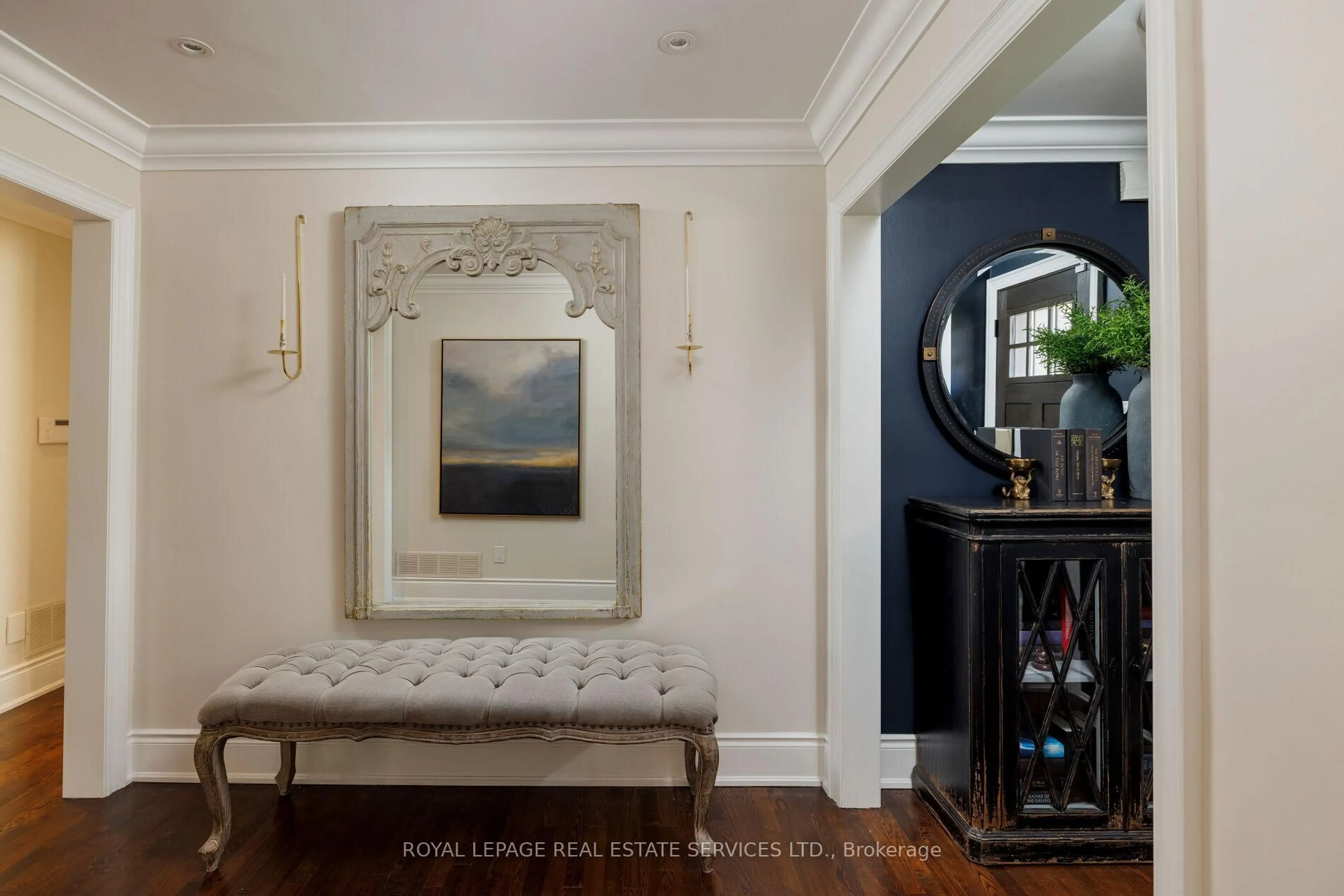 Indoor entryway for 23 Glenmanor Dr, Oakville Ontario L6K 2B3