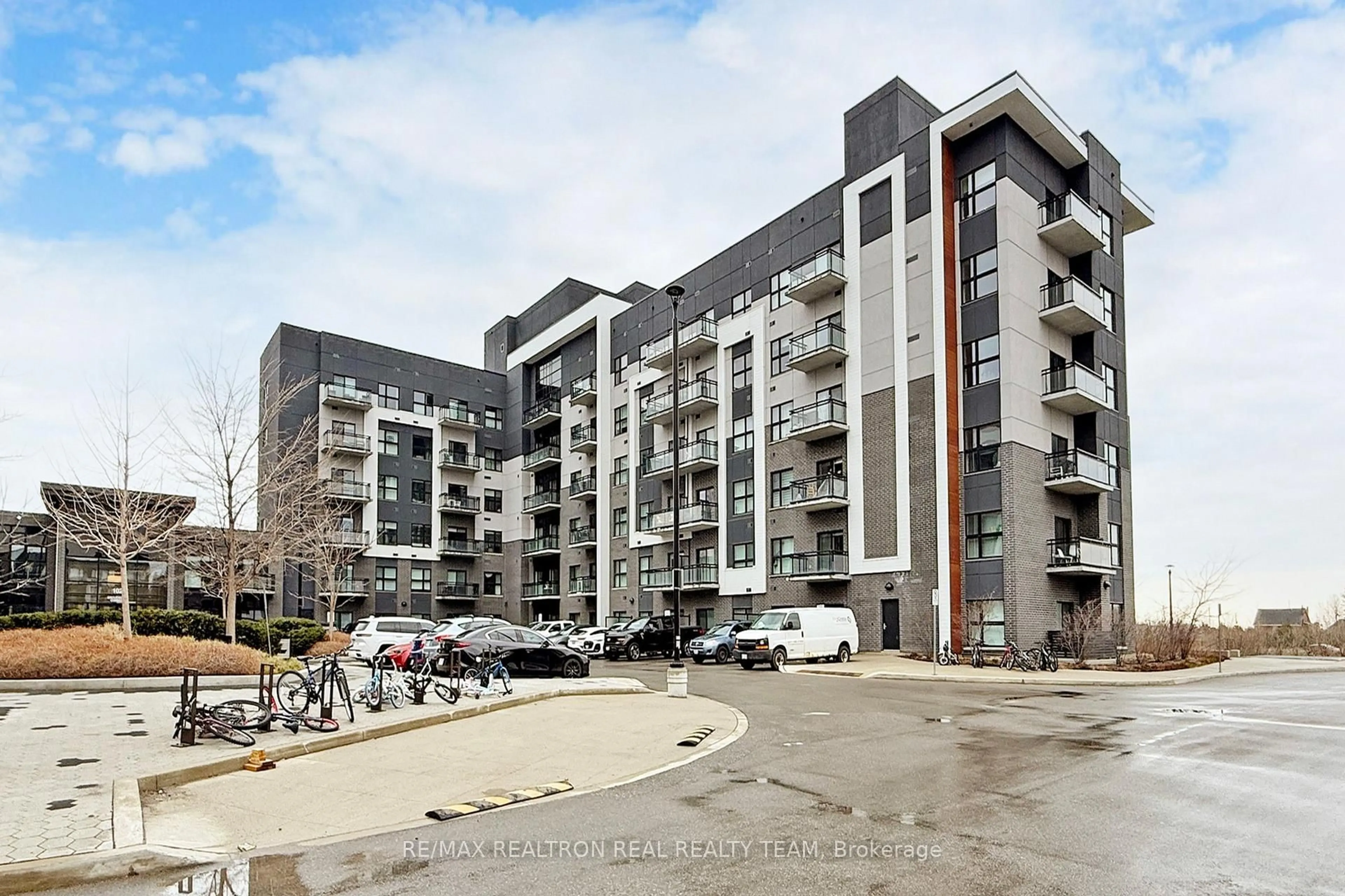 A pic from outside/outdoor area/front of a property/back of a property/a pic from drone, street for 102 Grovewood Common #334, Oakville Ontario L6H 0X2