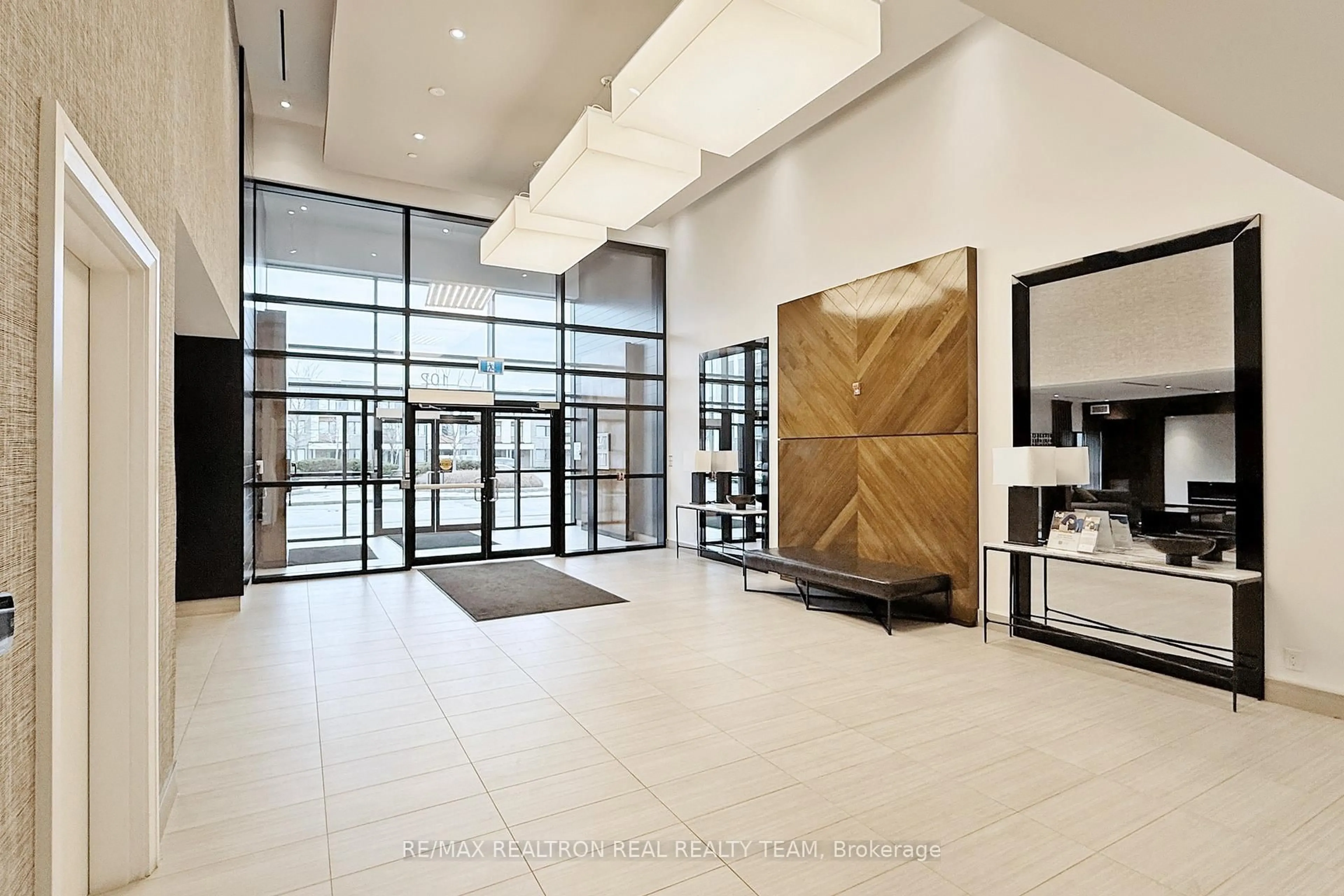 Indoor foyer for 102 Grovewood Common #334, Oakville Ontario L6H 0X2