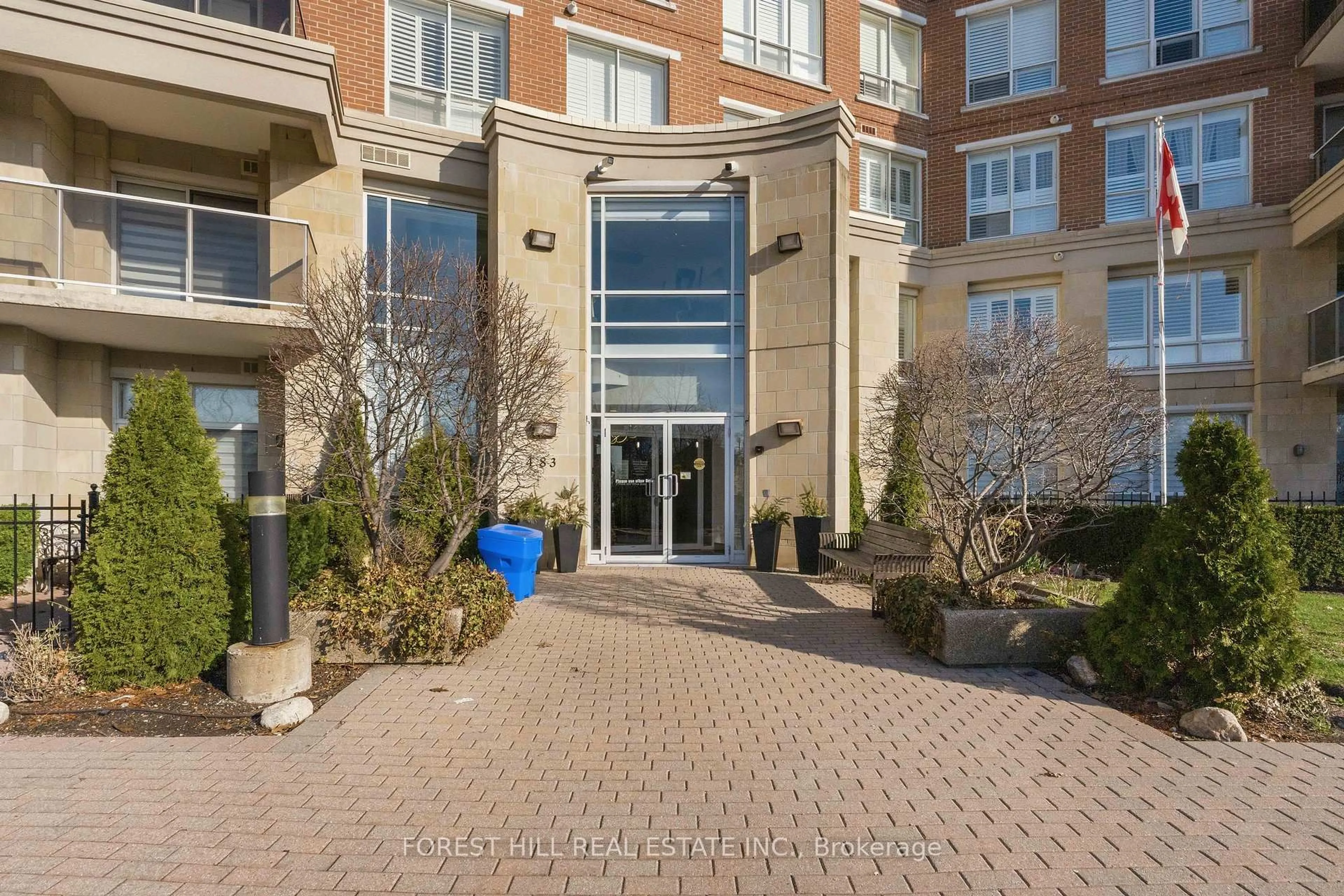 Indoor foyer for 483 Faith Dr #203, Mississauga Ontario L5R 0A1