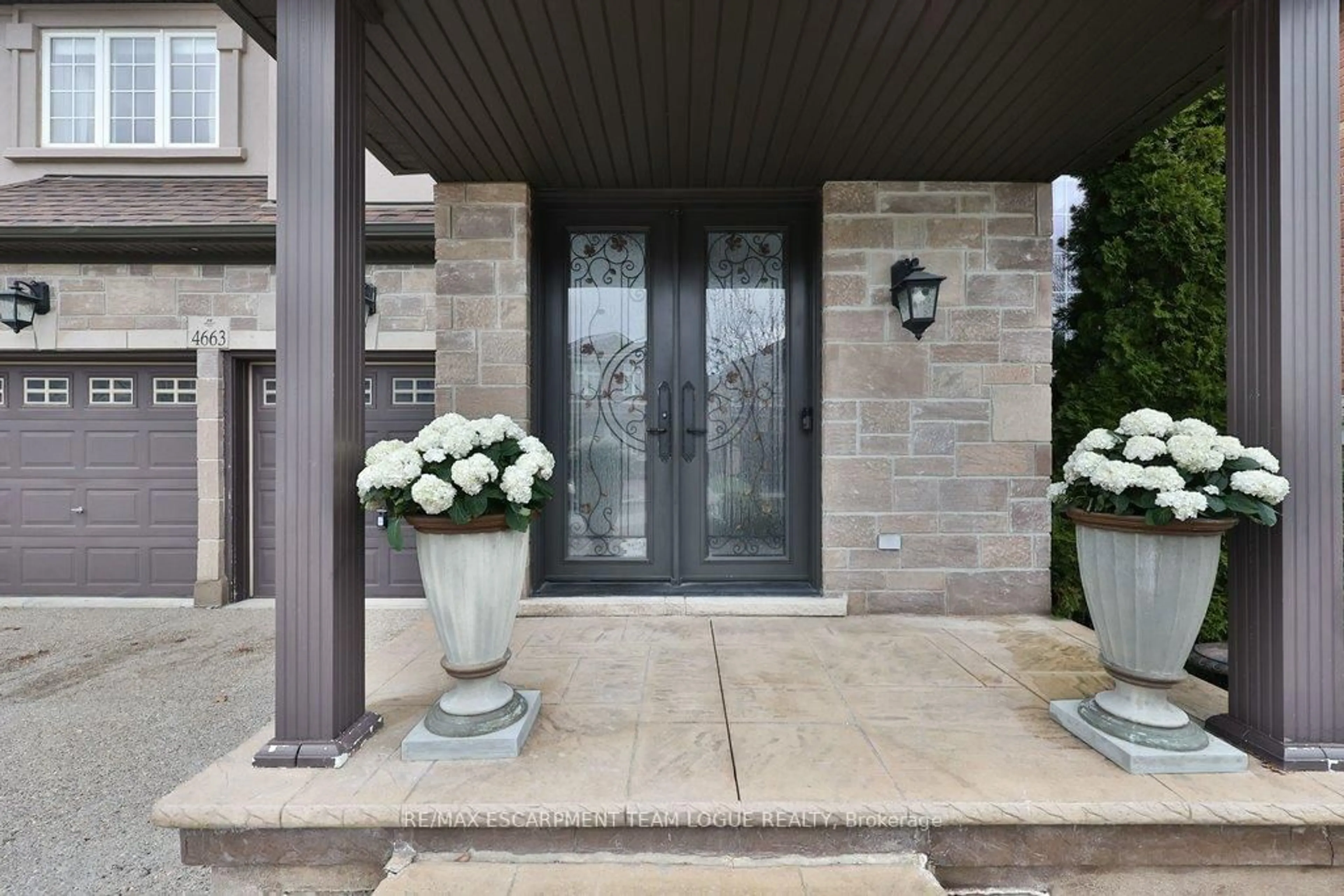 Indoor entryway for 4663 Leanna Heights Rd, Burlington Ontario L7M 0E6