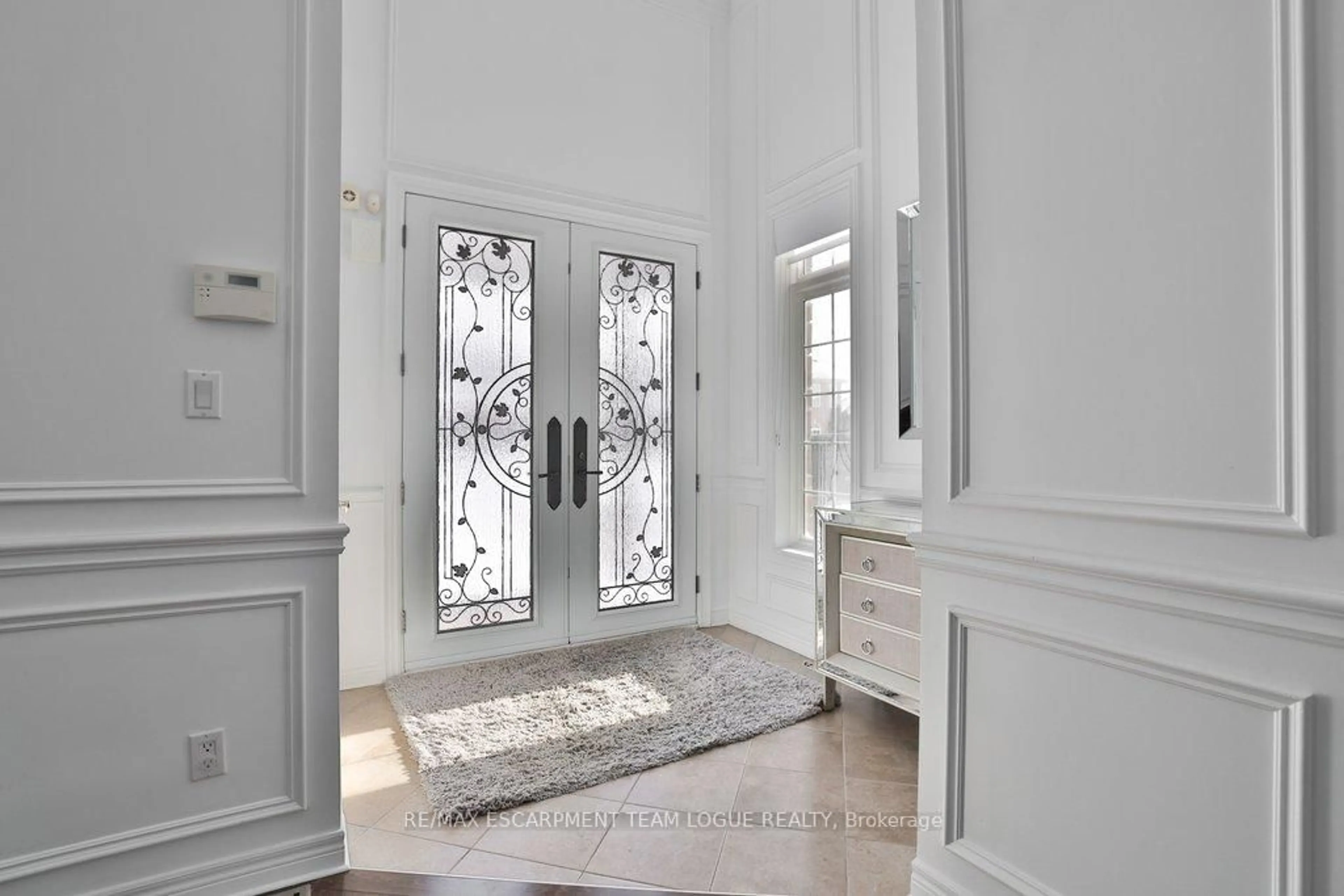 Indoor entryway for 4663 Leanna Heights Rd, Burlington Ontario L7M 0E6