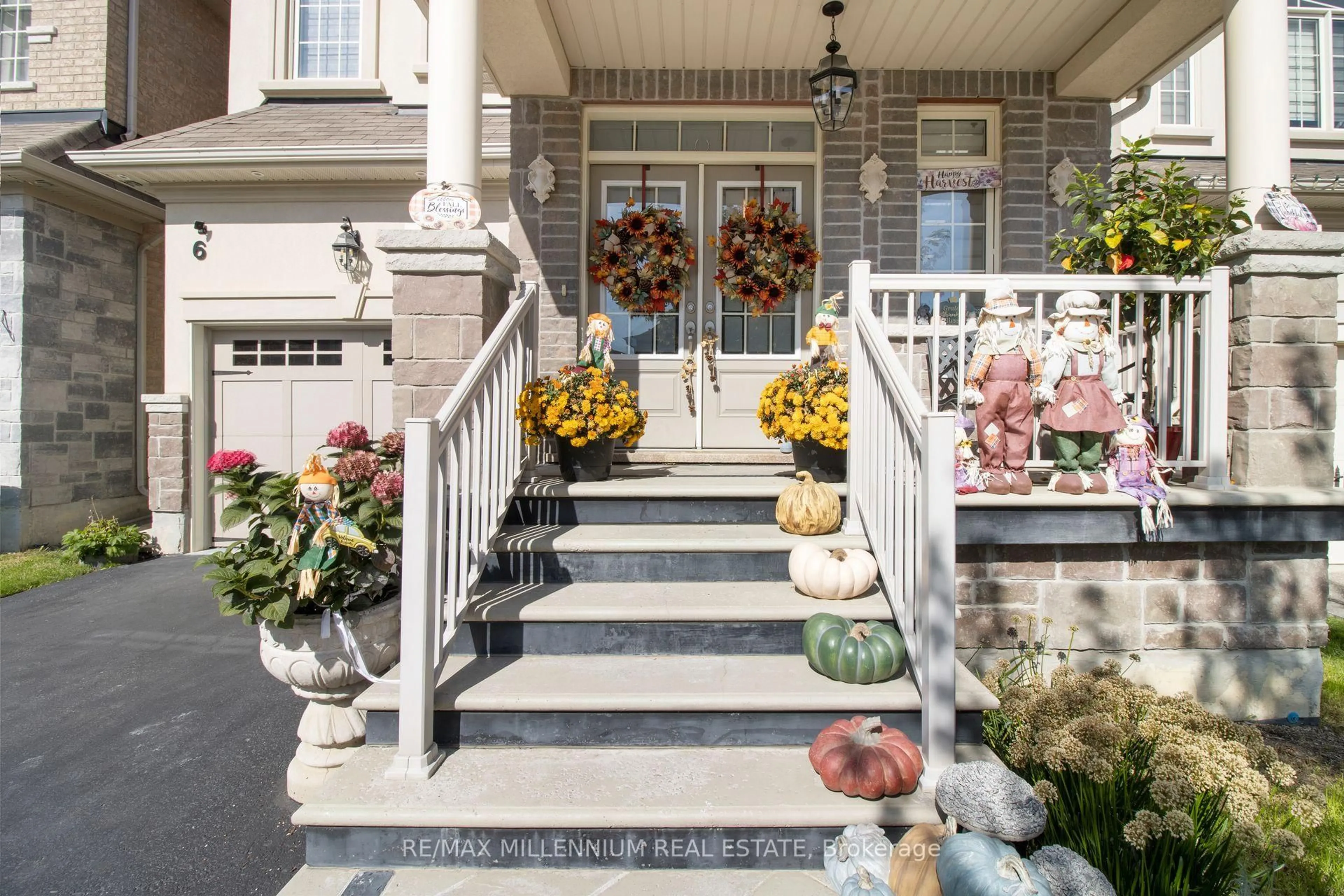 Indoor entryway for 6 Trentonian St, Brampton Ontario L6R 3W2