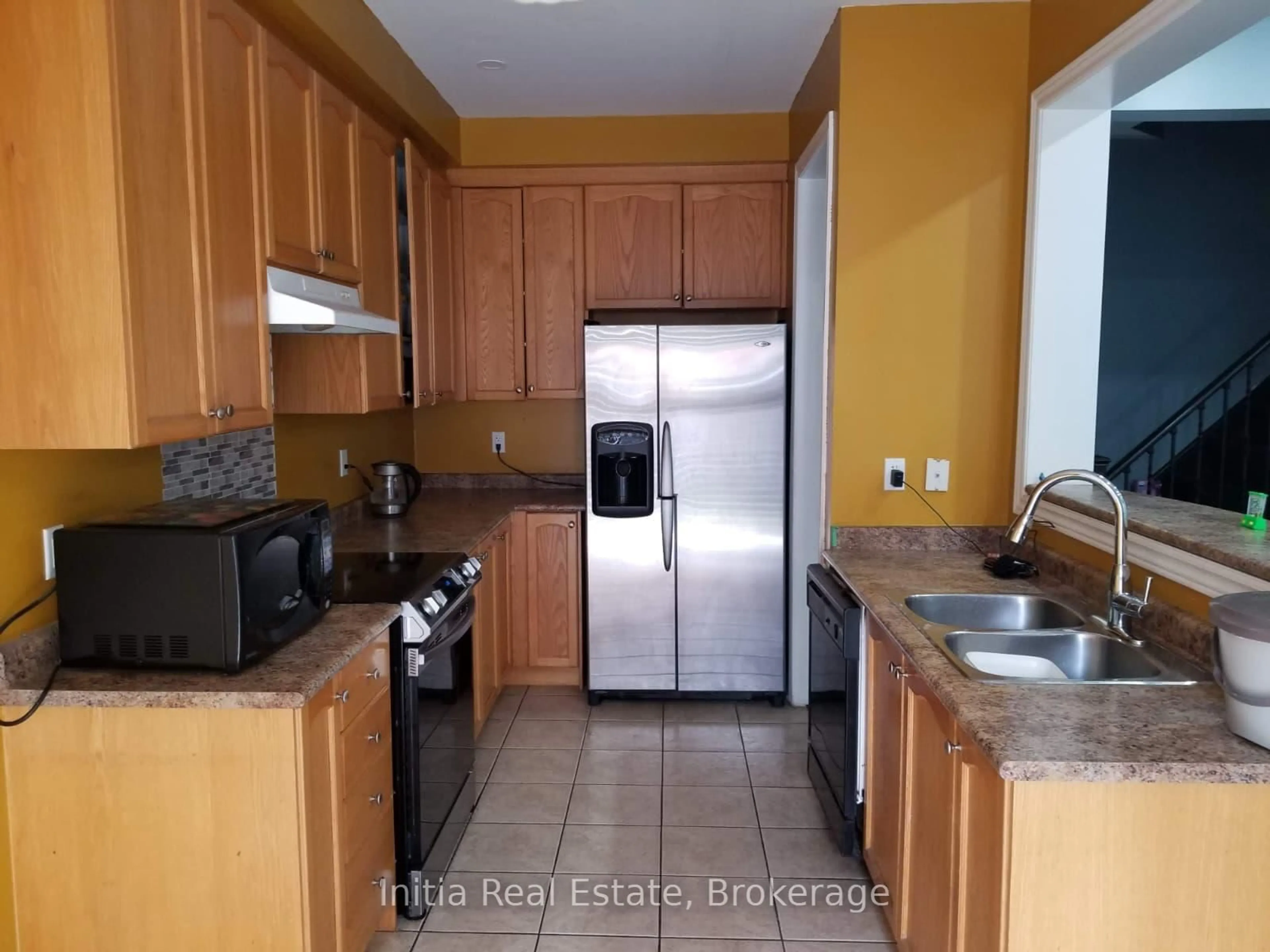 Standard kitchen, ceramic/tile floor for 99 Connolly Cres, Brampton Ontario L6R 0G8